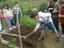 Preparação do terreno para nova plantação de alfaces e couves, dos alunos do 3º ano.
