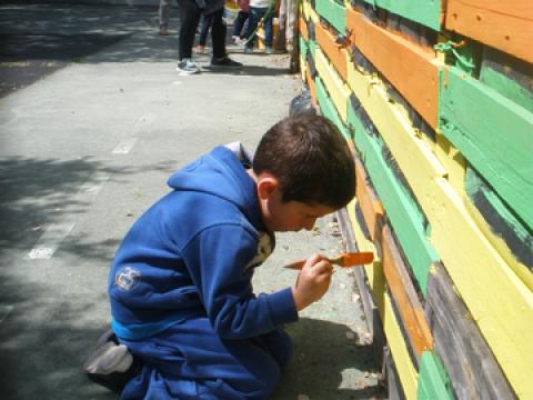 Demos cor às tábuas. Assim, na época do pousio ela continua colorida.