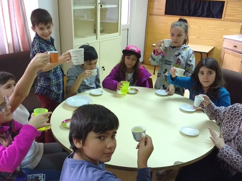 - Turma o 4º Ano numa das provas de diferentes tipos de chás.