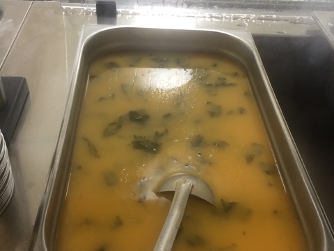 Sopa na cantina na Escola, Dia 18 de maio de 2017, foi colocados meio quilo de espinafres com folha inteira.