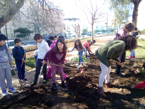 Participação de vários elementos no arranque da Horta Bio.