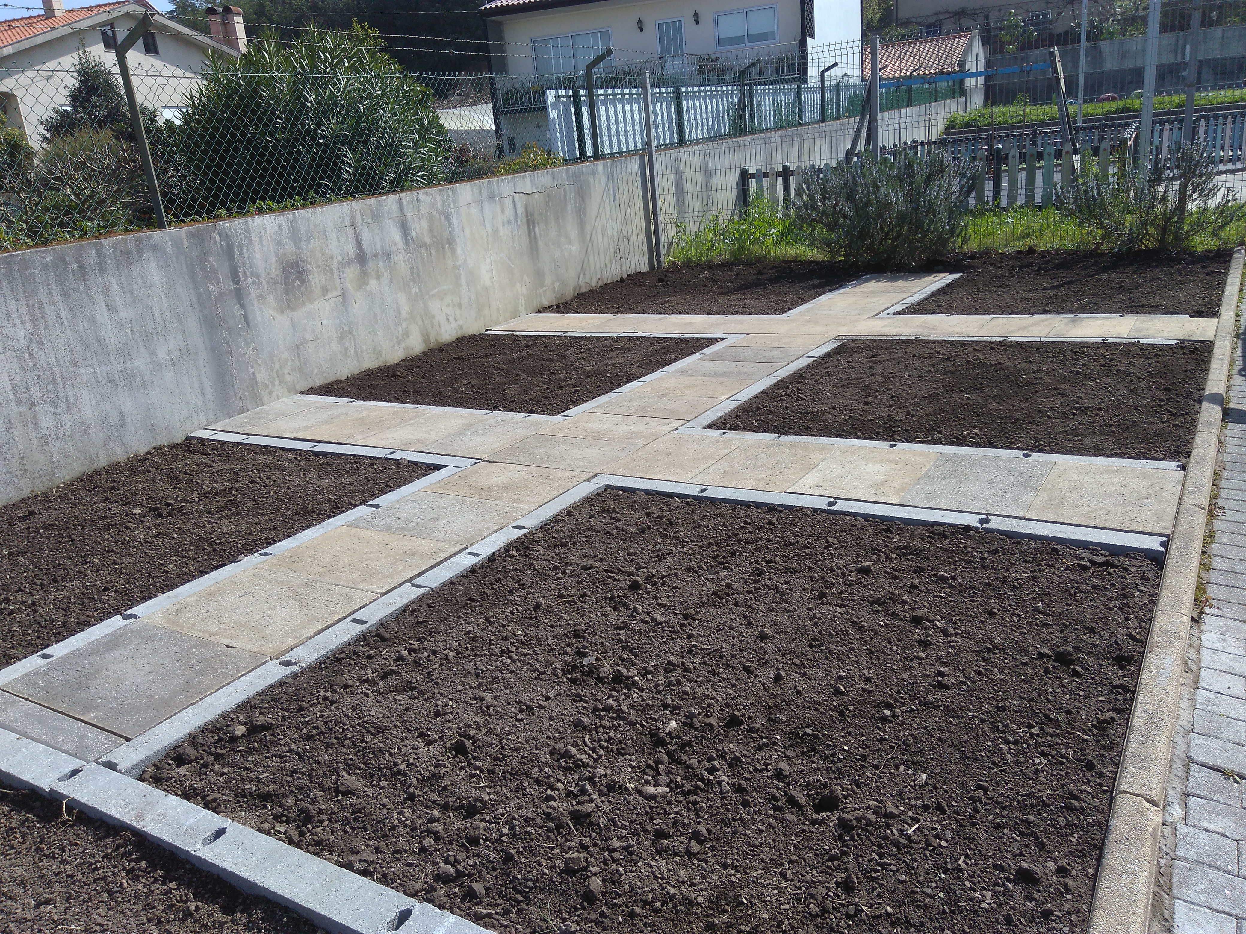 A horta pronta para receber as sementes/plantas