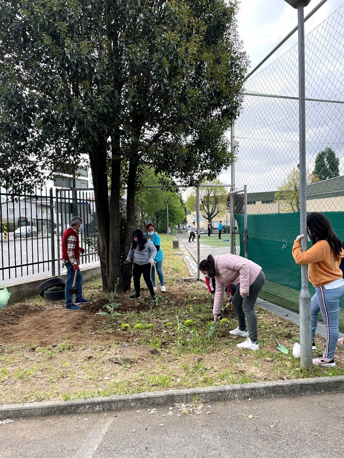 Quando a escola reabriu havia muito a fazer...