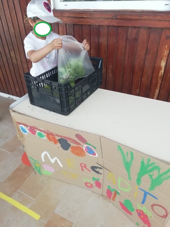 O nosso mercadito - a venda dos primeiros produtos hortícolas