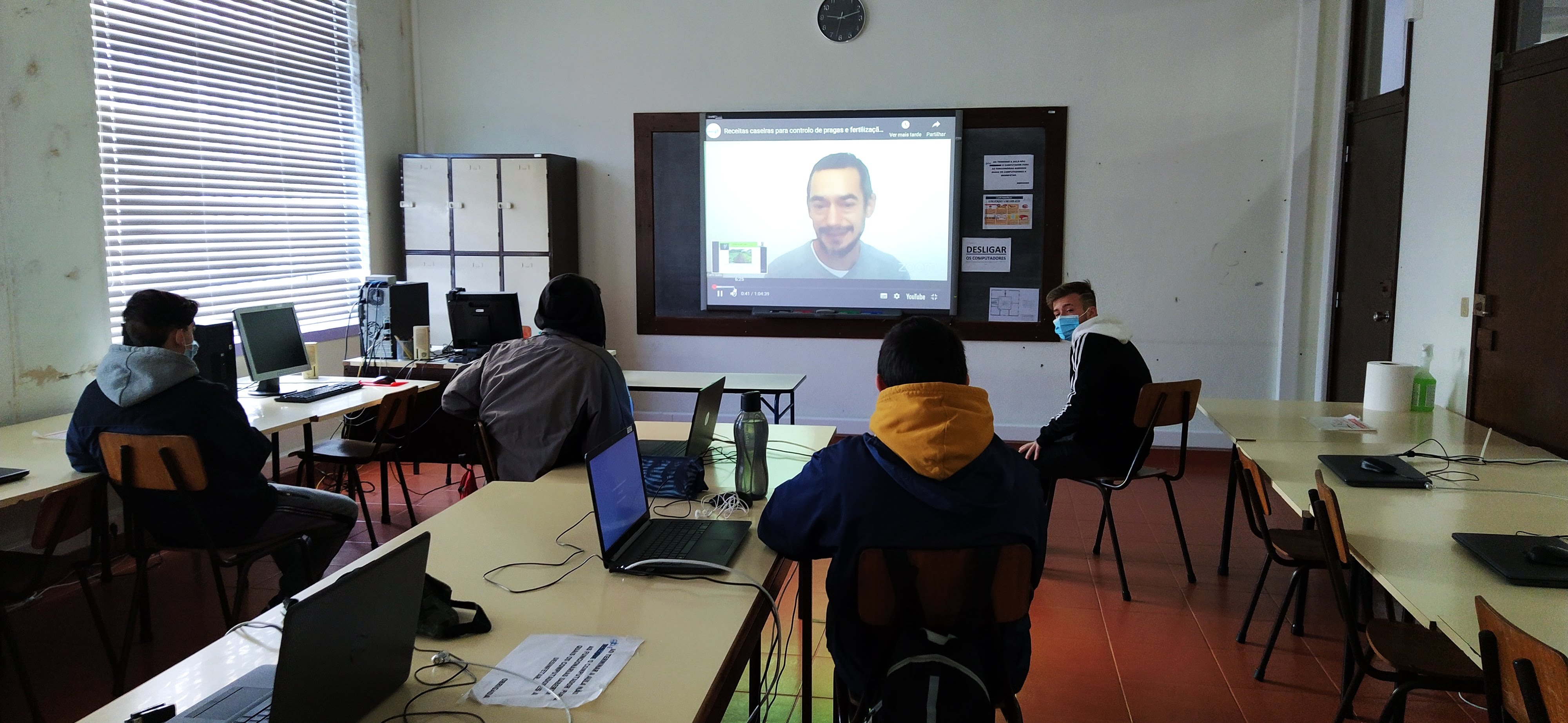Sessão de replicação dos conteúdos do Webinar sobre “Receitas caseiras para controlo de pragas e fertilizantes do solo”.