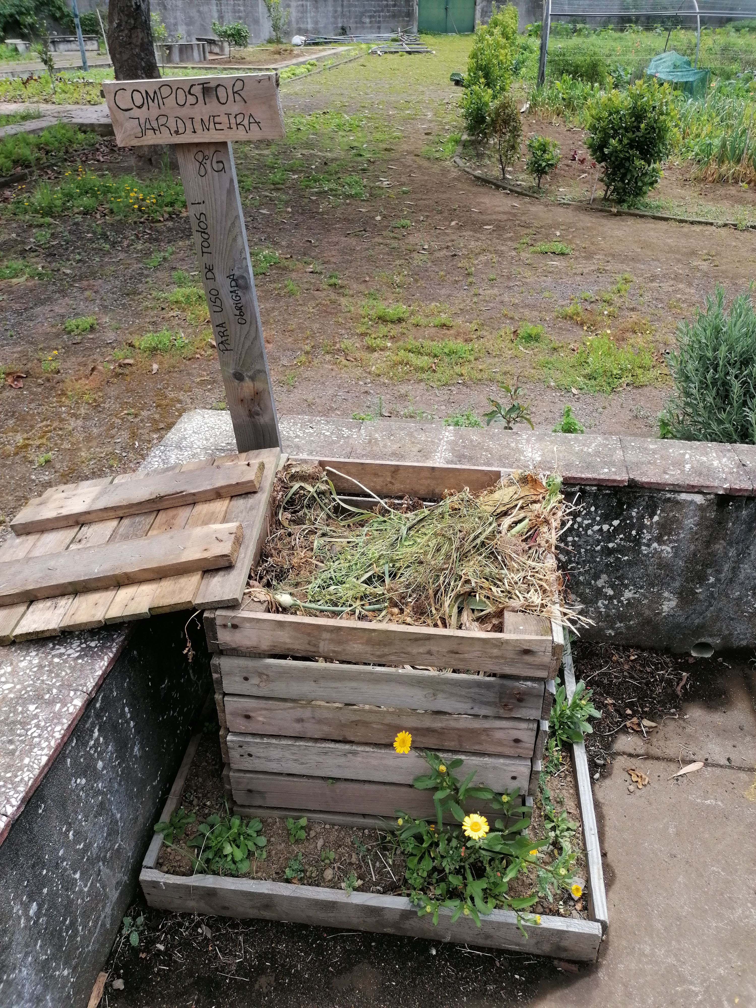 Compostor pequeno.