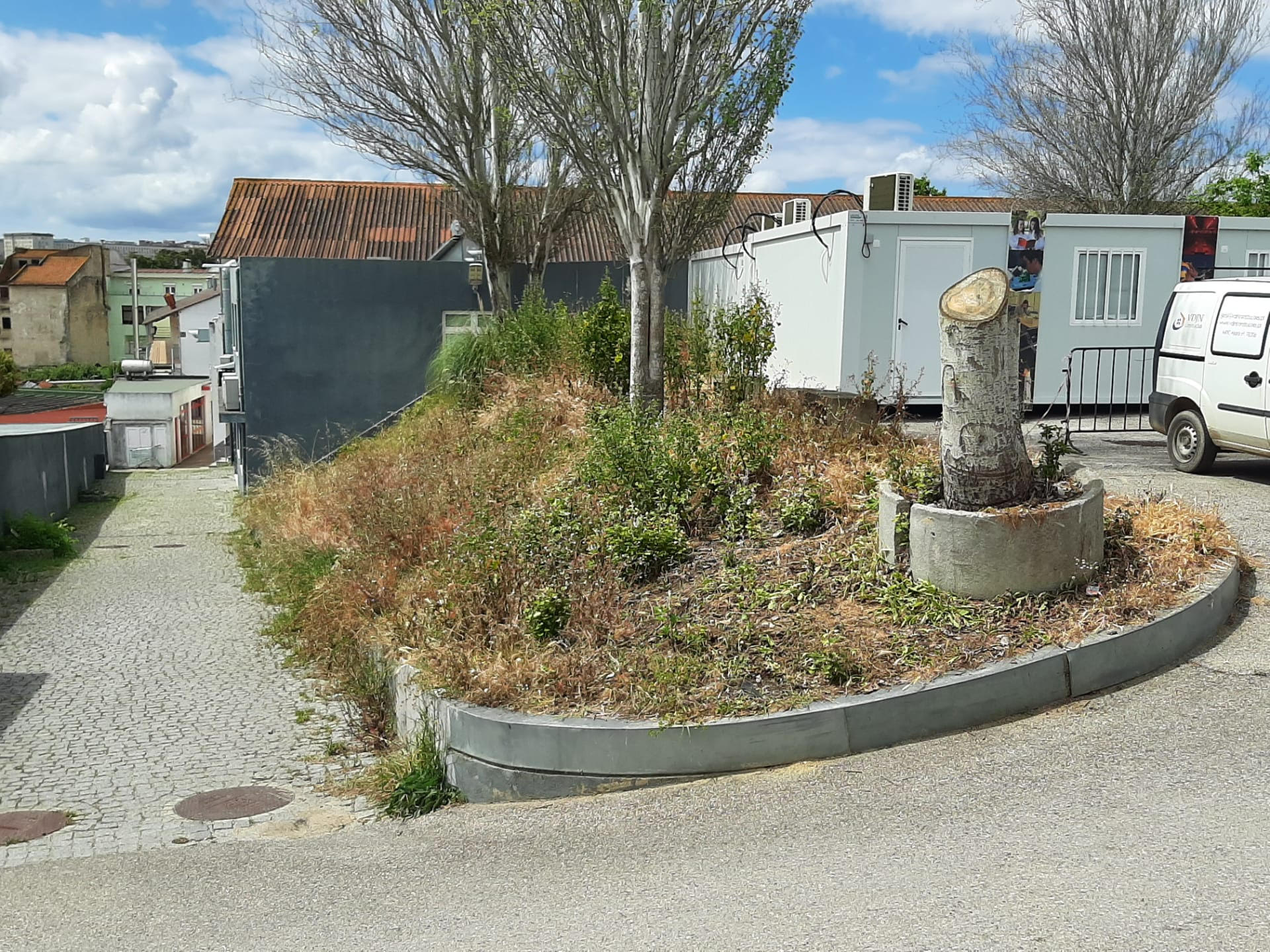 Vista lateral da área total abandonada que irá ser revitalizada em várias etapas.