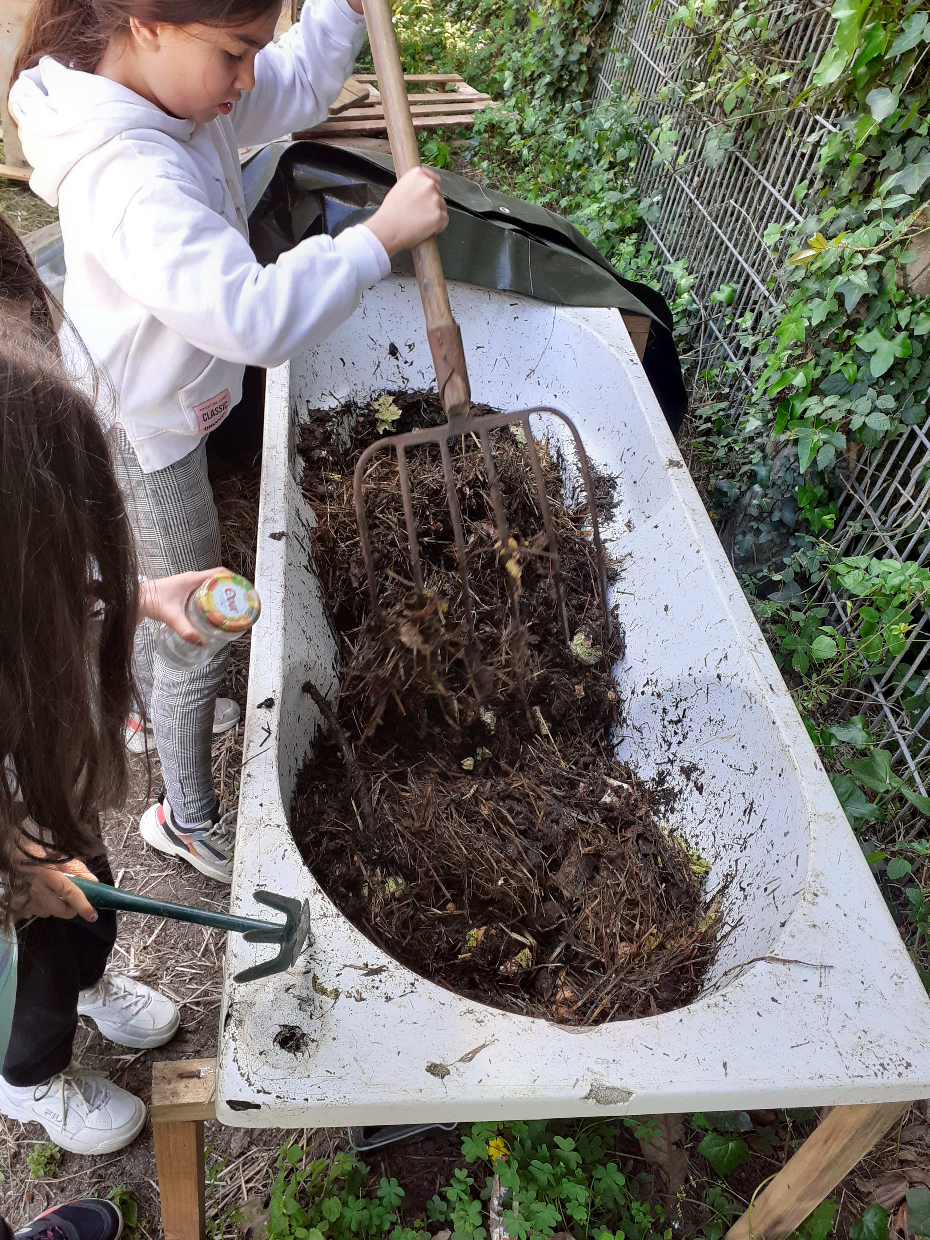 Revirar o composto
