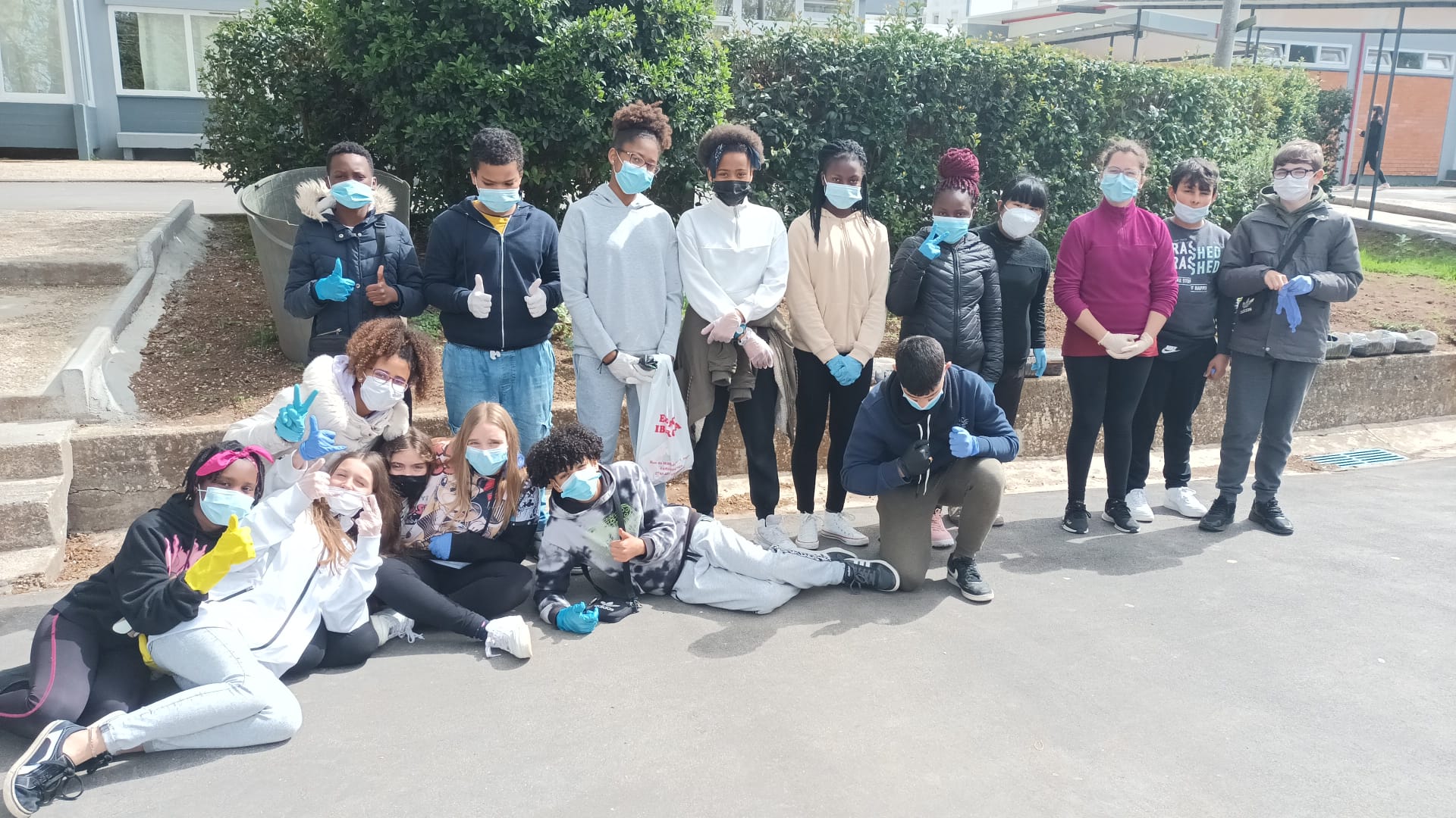 A turma 7º G  e a sua contribuição para a horta biológica da escola.