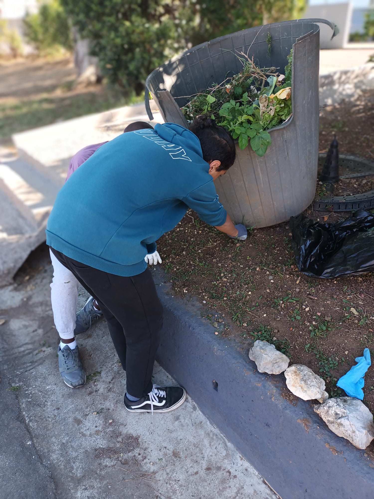 Compostor da horta. Esperamos um novo compostos que será cedido pela câmara.