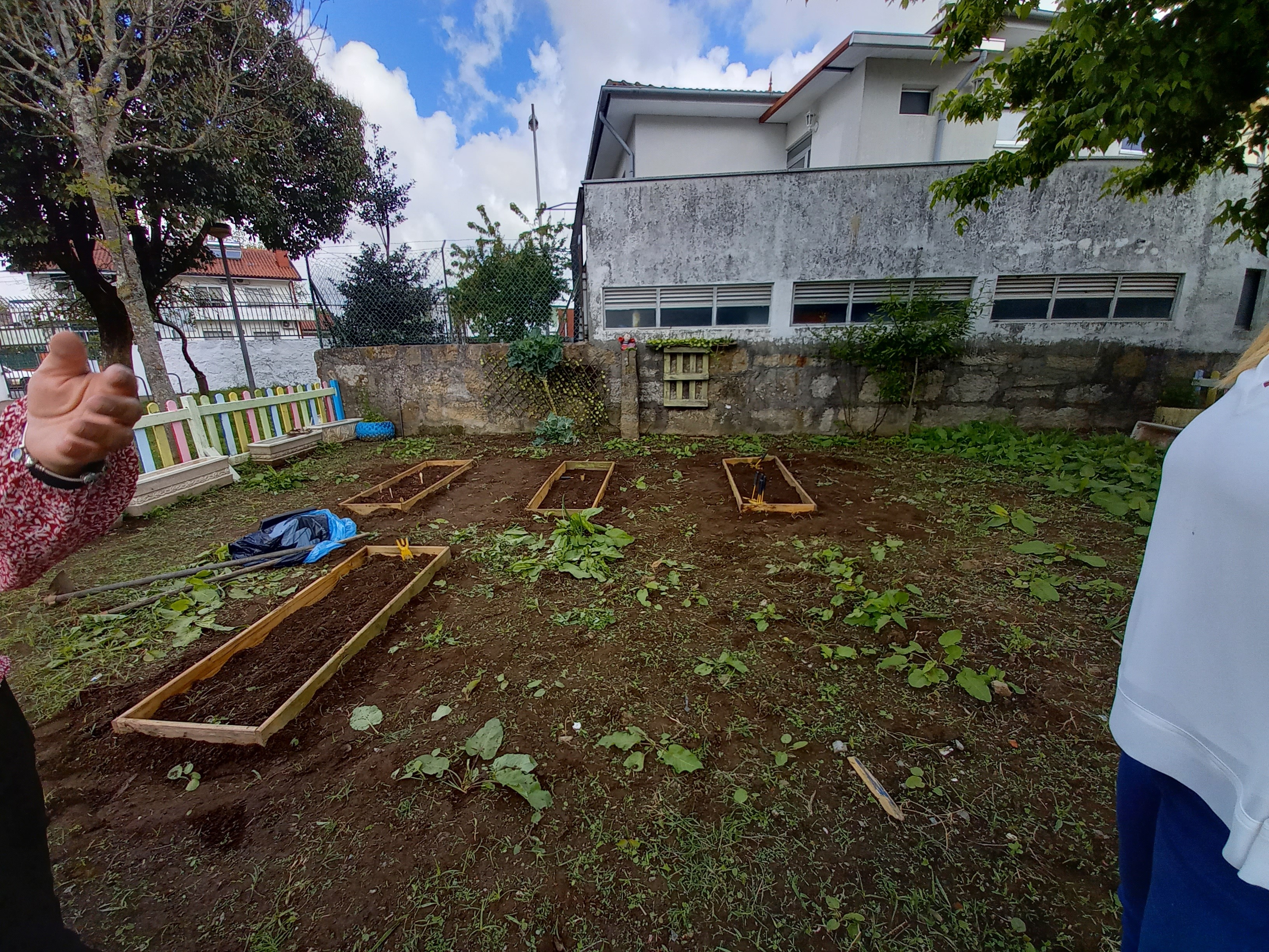 Horta em fase de construção.