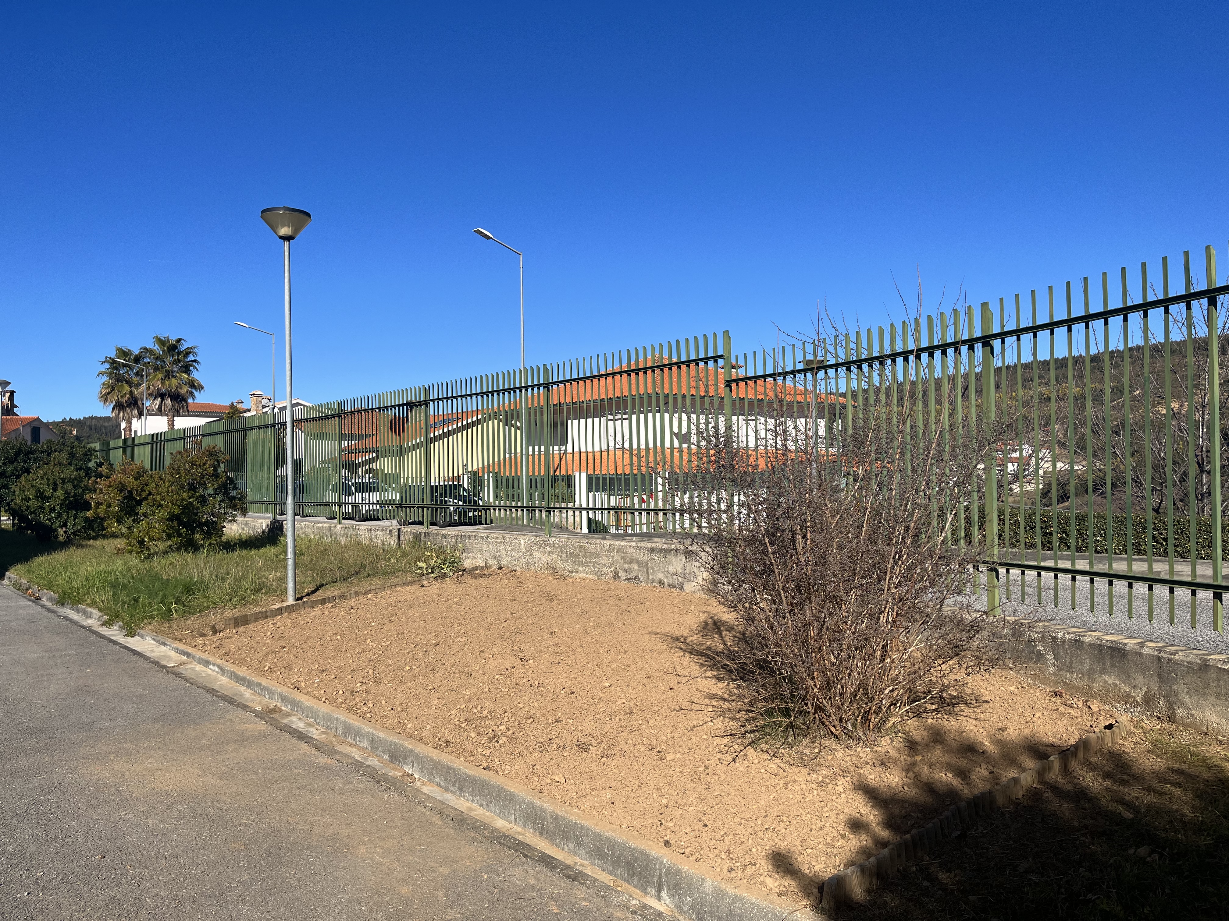 Preparação do terreno para a Horta Biológica Escolar.