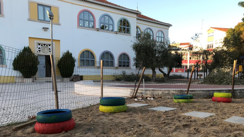 Colocação dos pneus na Horta