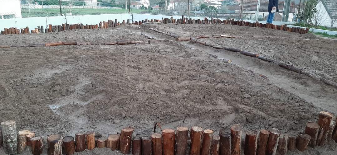 Horta pronta a iniciar o cultivo. ( noutro plano mais próximo)