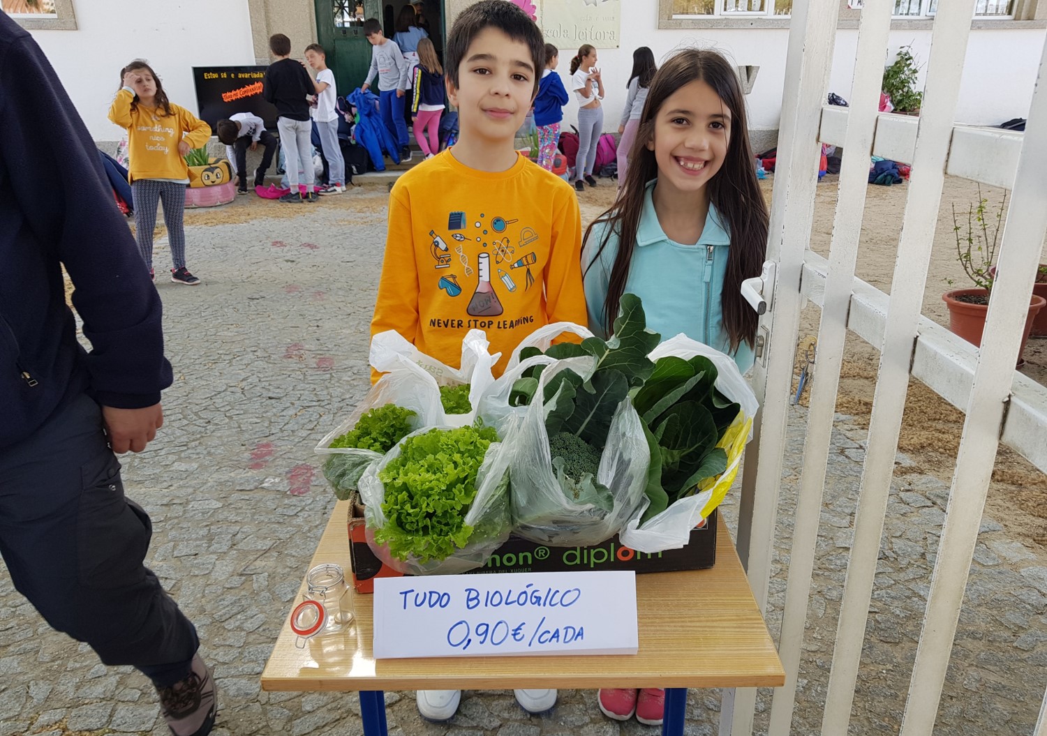 Venda de produtos da horta aos Pais.