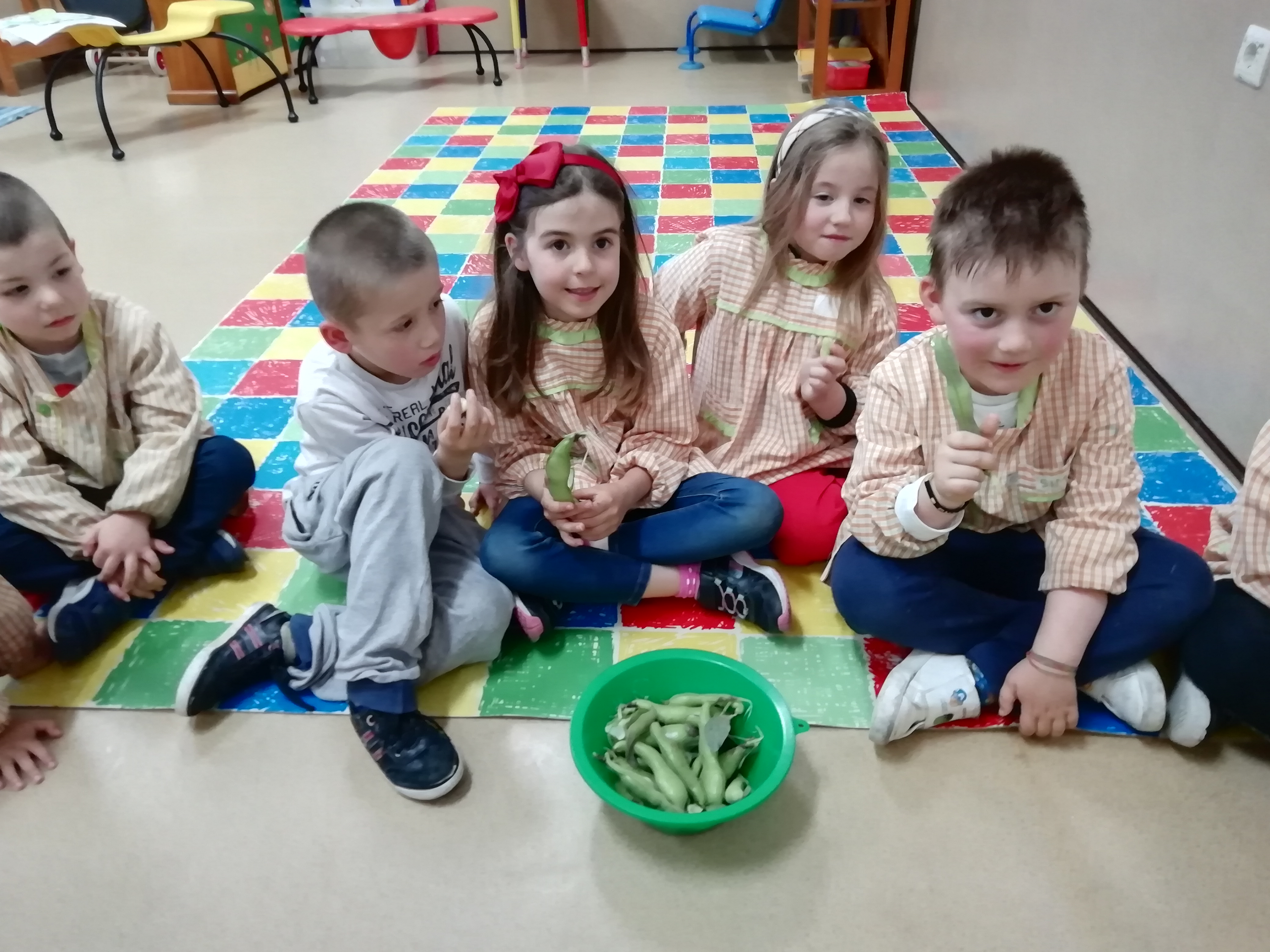 O grupo de 5 anos esteve a falar sobre este legumes, como é composto e onde o podemos comer.