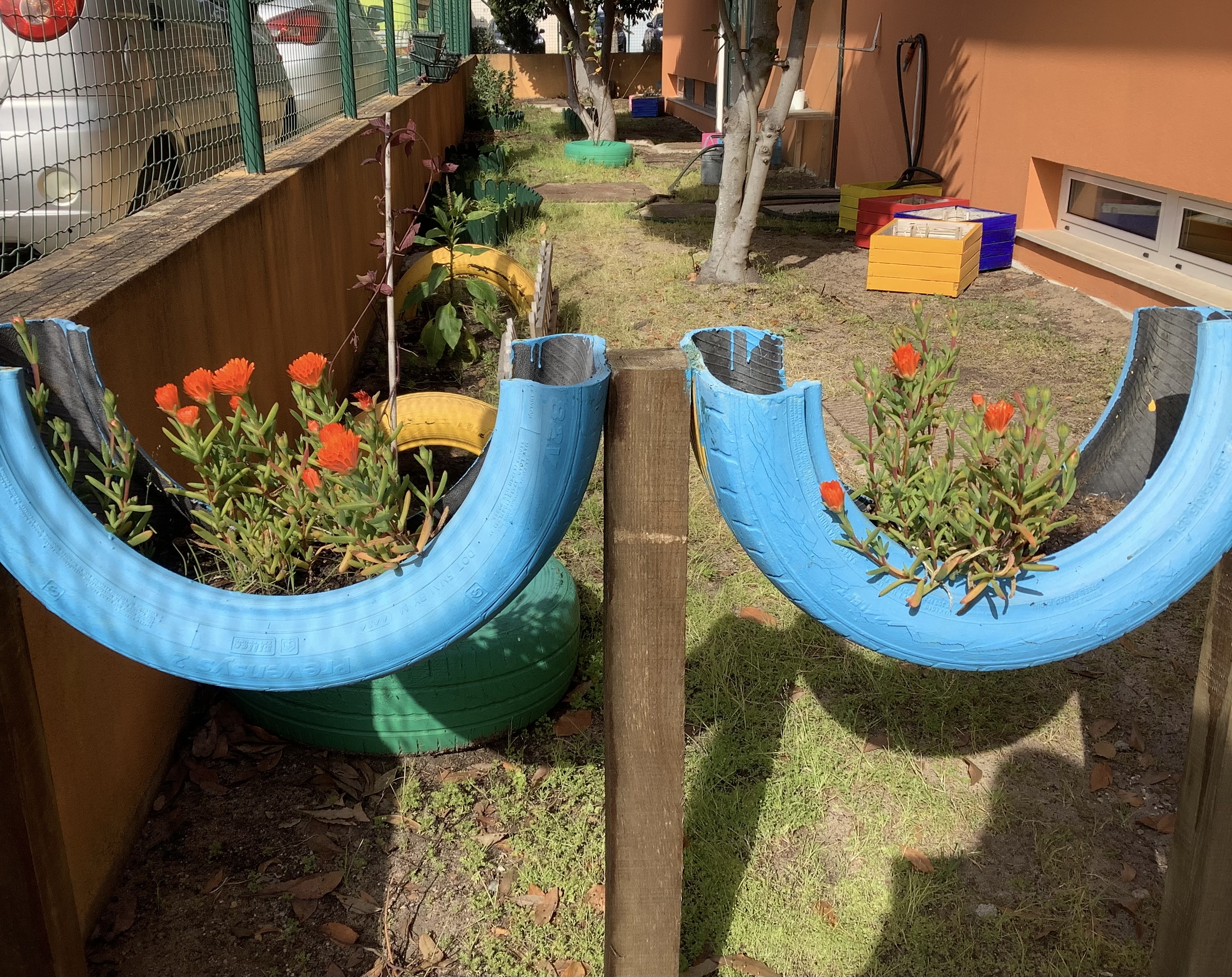 Alguns canteiro de flores feitos com pneus 1