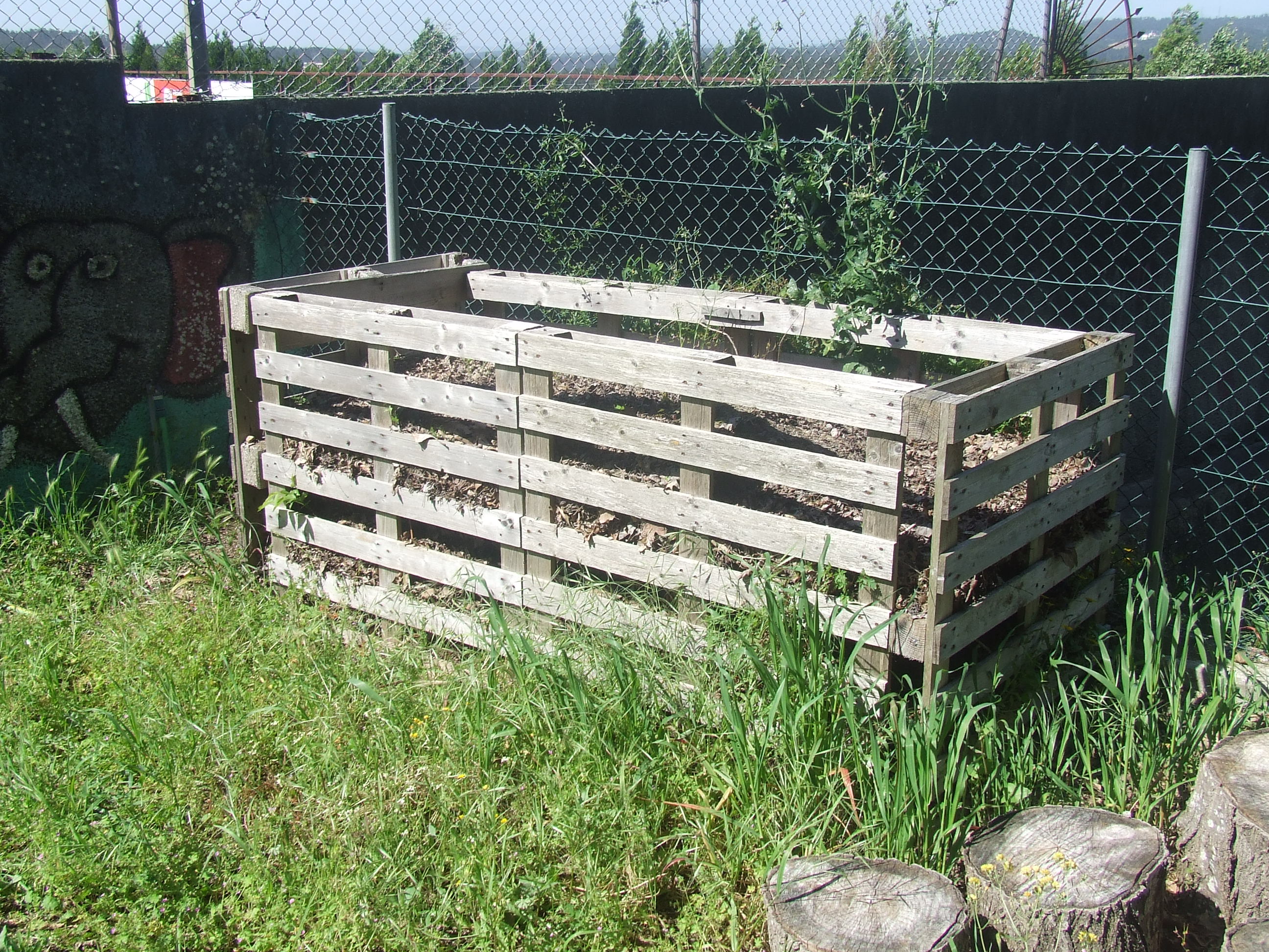 Construção de compostor com paletes
