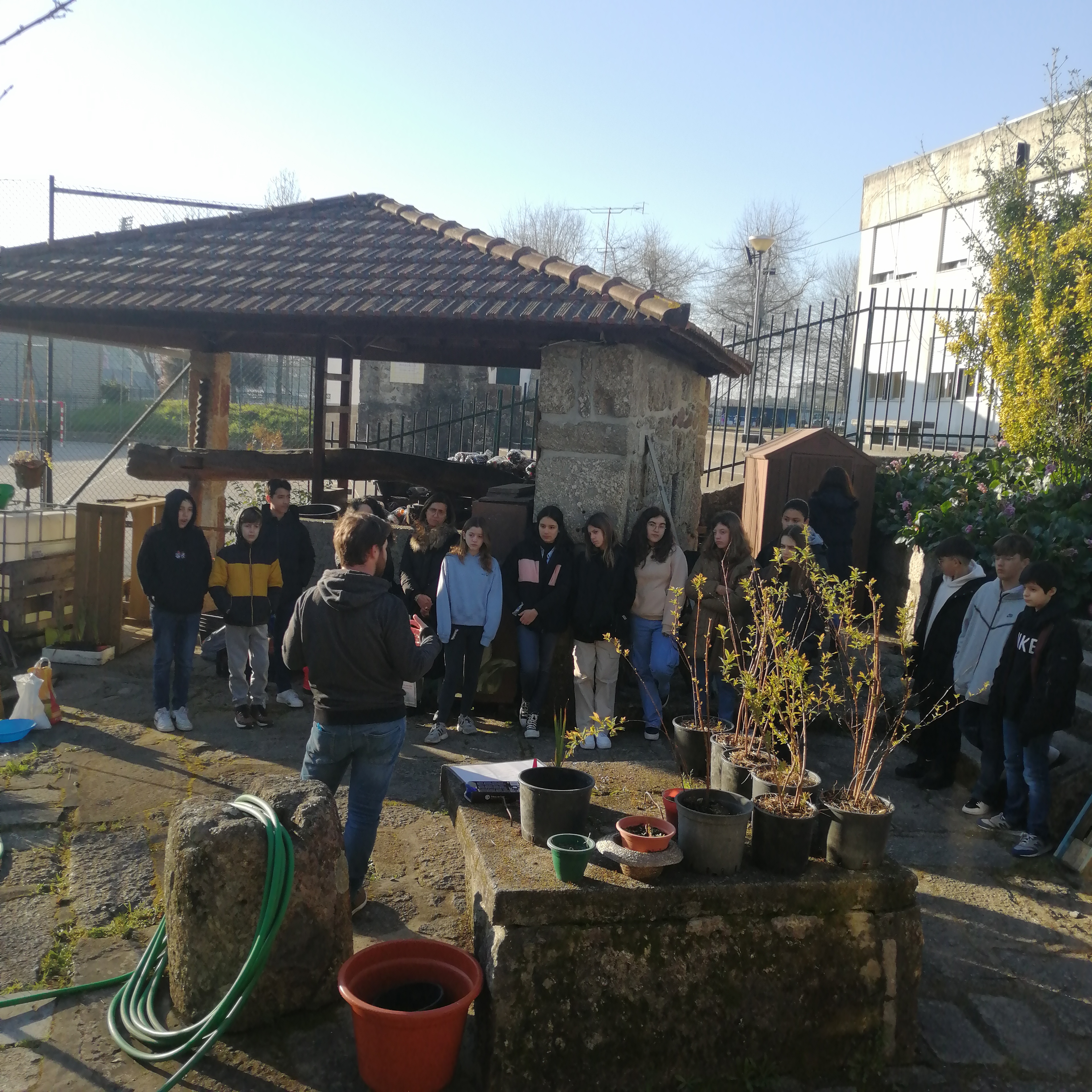 Sessões de sensibilização na horta: Agricultura biológica e compostagem