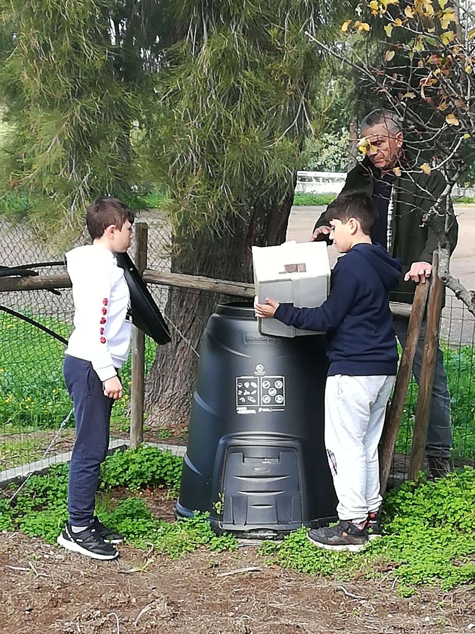 Compostor em preparação do composto orgânico