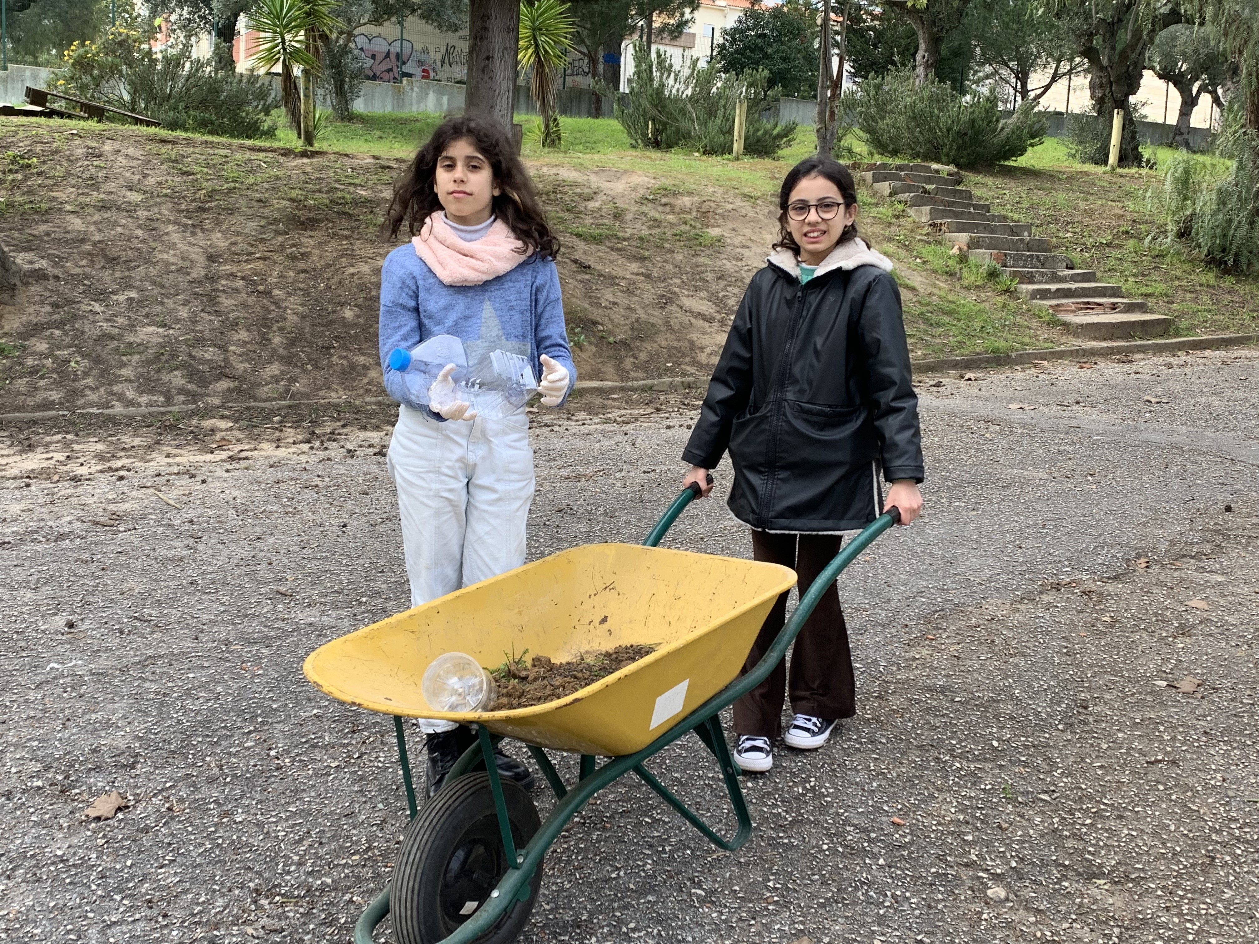 transporte da terra para a horta