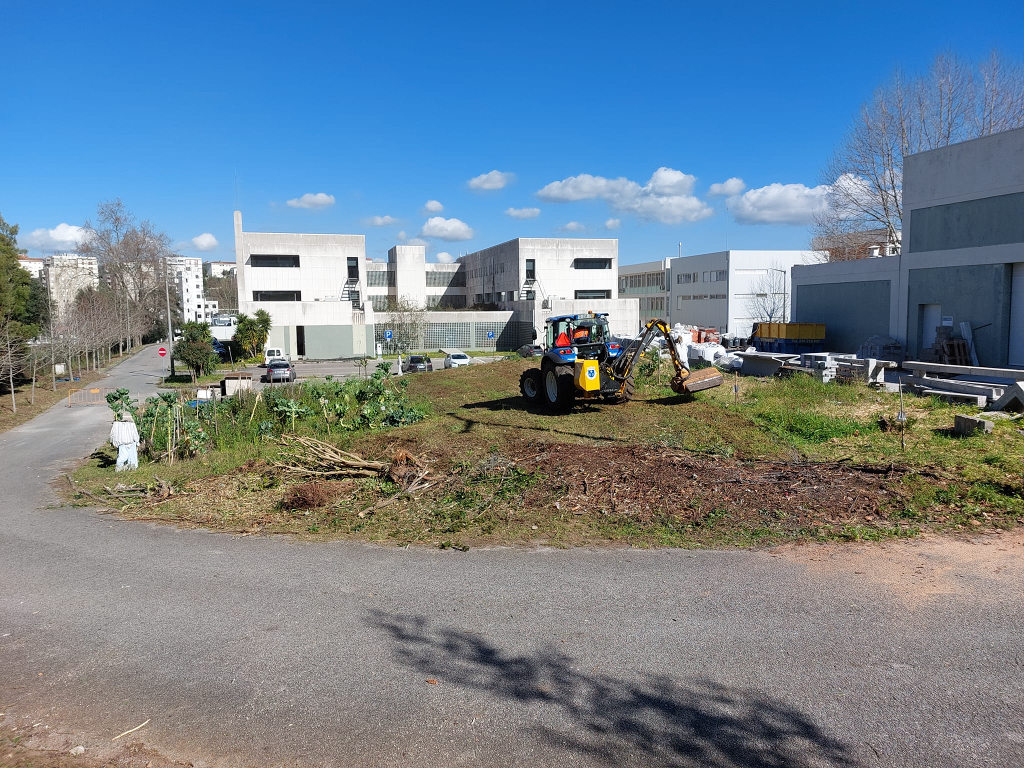 Colaboração da JFSAOlivais no ecocampusisec e no espaço da horta do ISEC