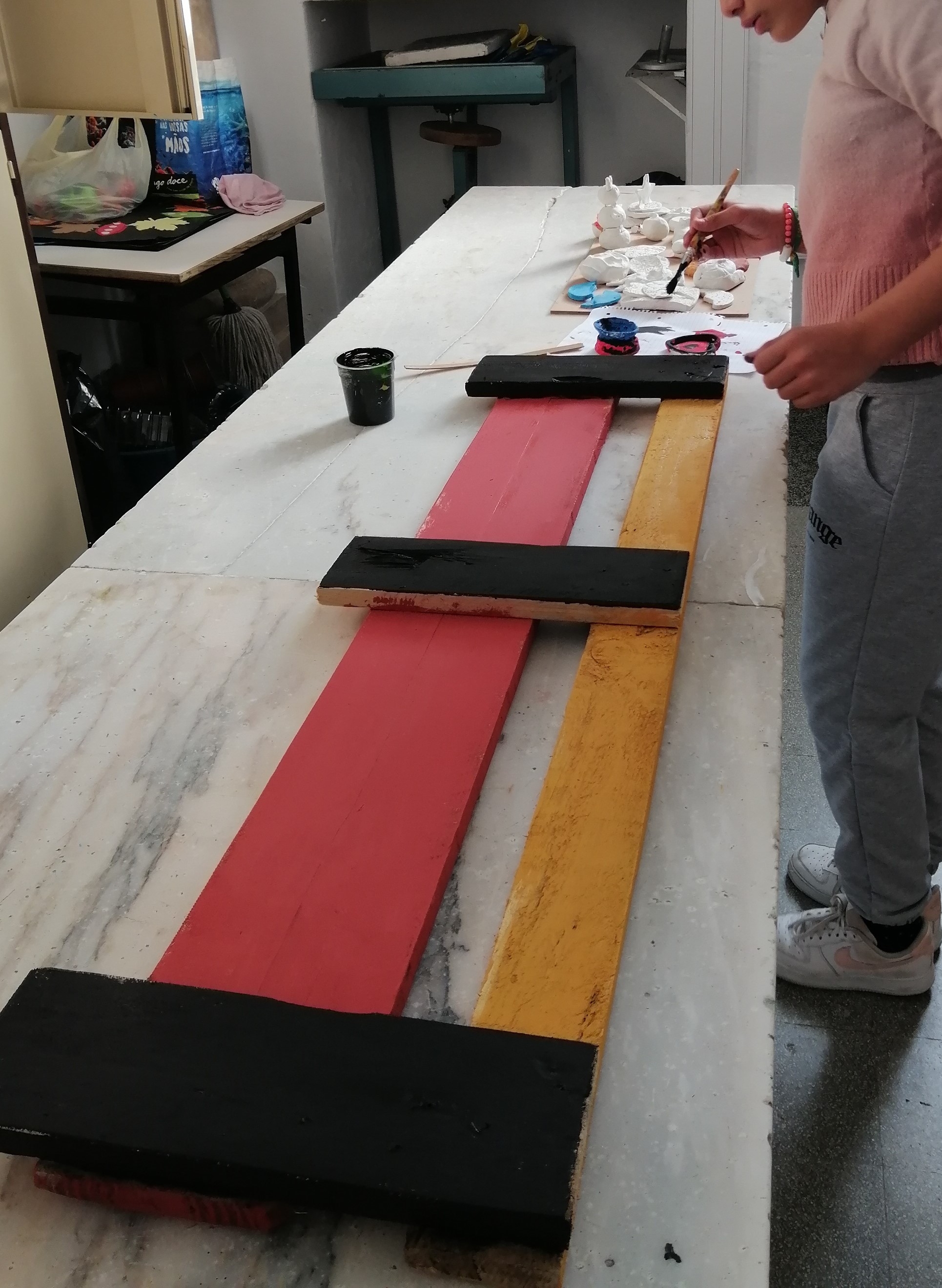 Preparação das prateleiras para horta de varanda