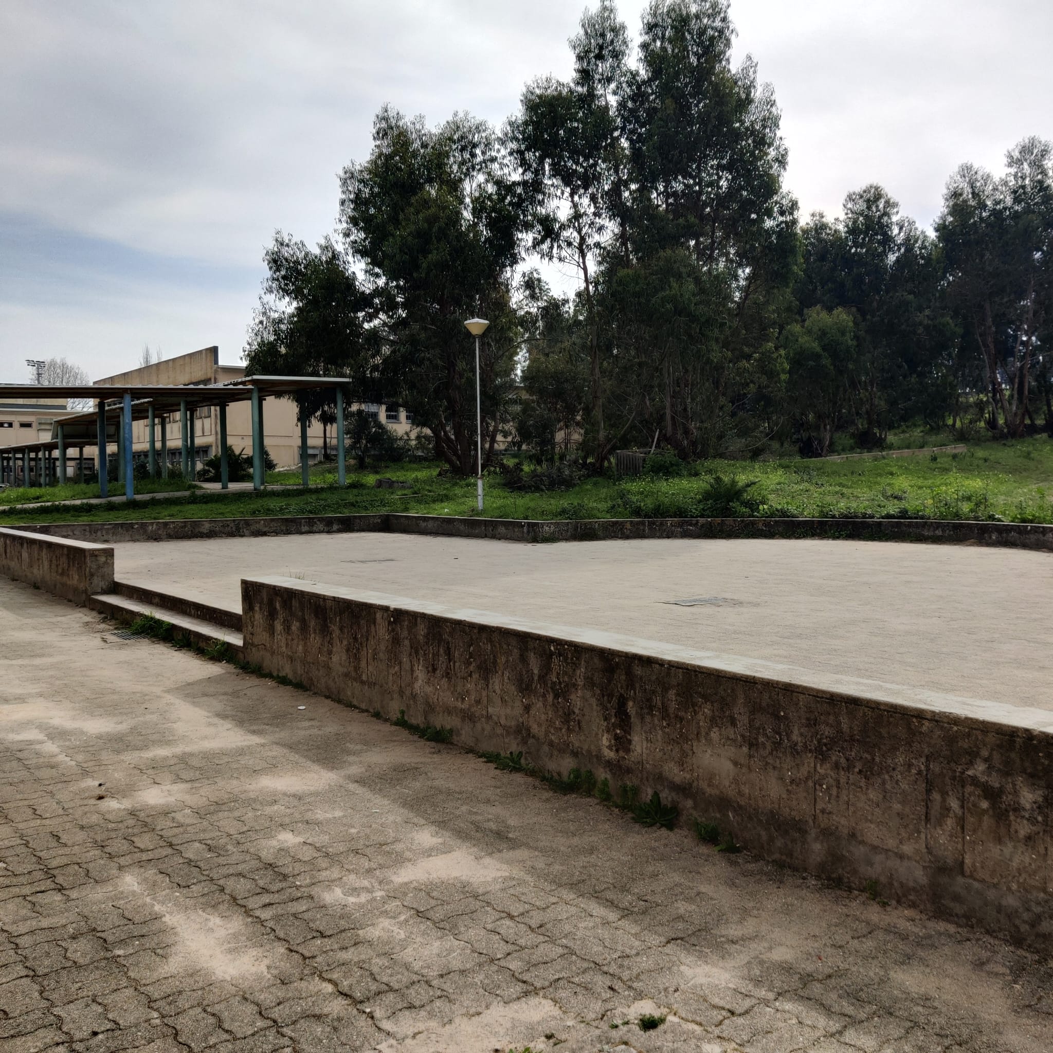 Possível localização para a Horta.
As hortas serão desenvolvidas pelos alunos da Unidade e como tal estamos a procurar o melhor local tendo em conta a acessibilidade, além disso estamos a aguardar a instalação do ponto de água, que será feita pela CMMoit