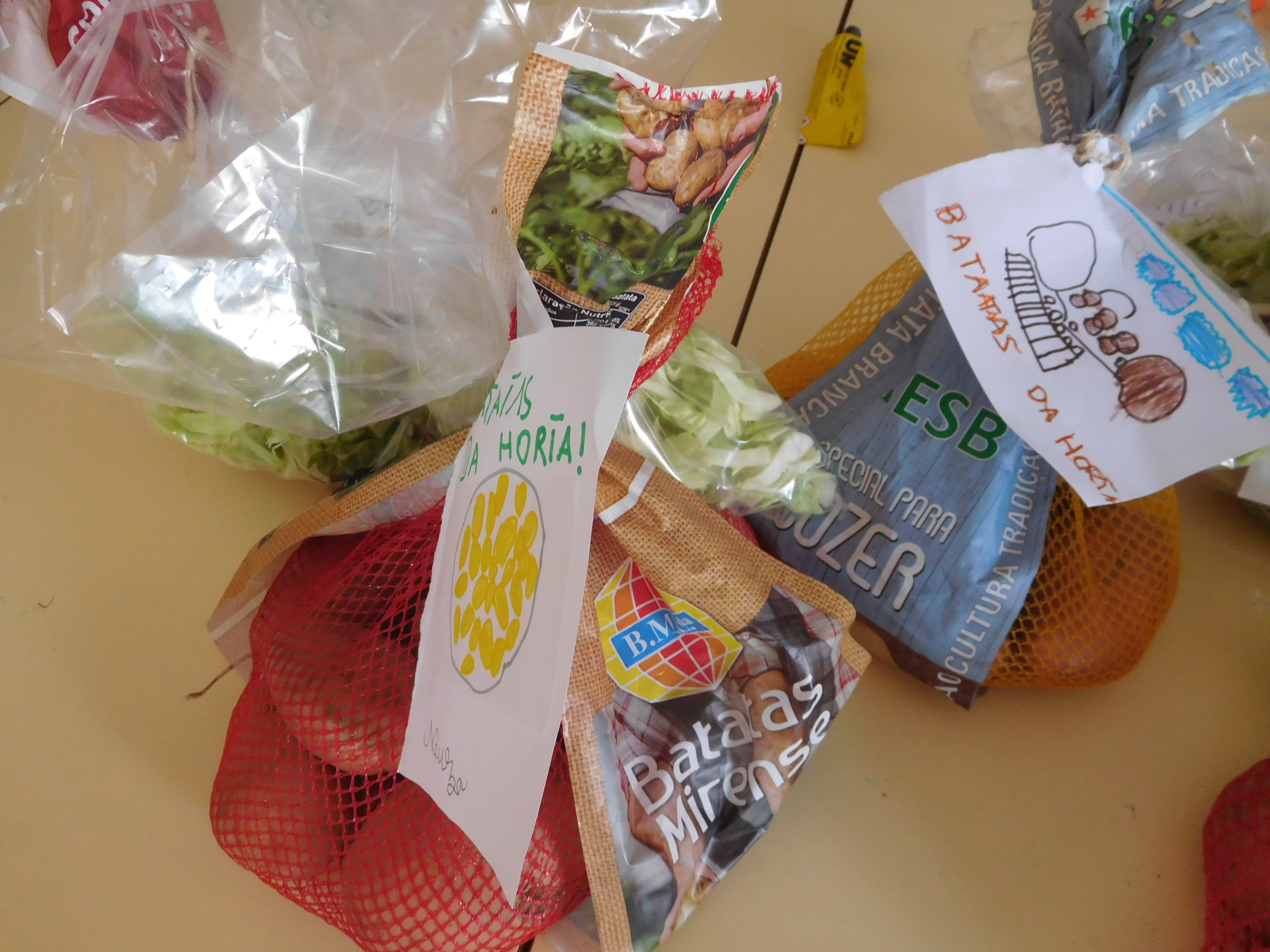A nossa etiqueta, nos sacos reciclados.