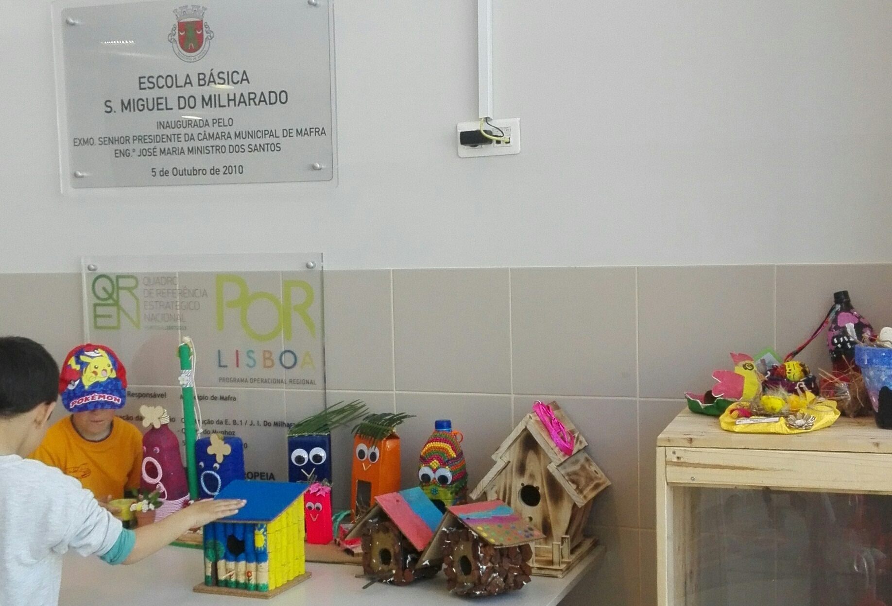 Ninhos realizados em parceria com as famílias para colocação na horta e nas árvores.