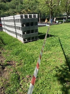 Durante praticamente o 2 o periodo todo, como uma parte do muro da escola estava em risco de queda, a câmara realizou obras e não se pode trabalhar a horta.