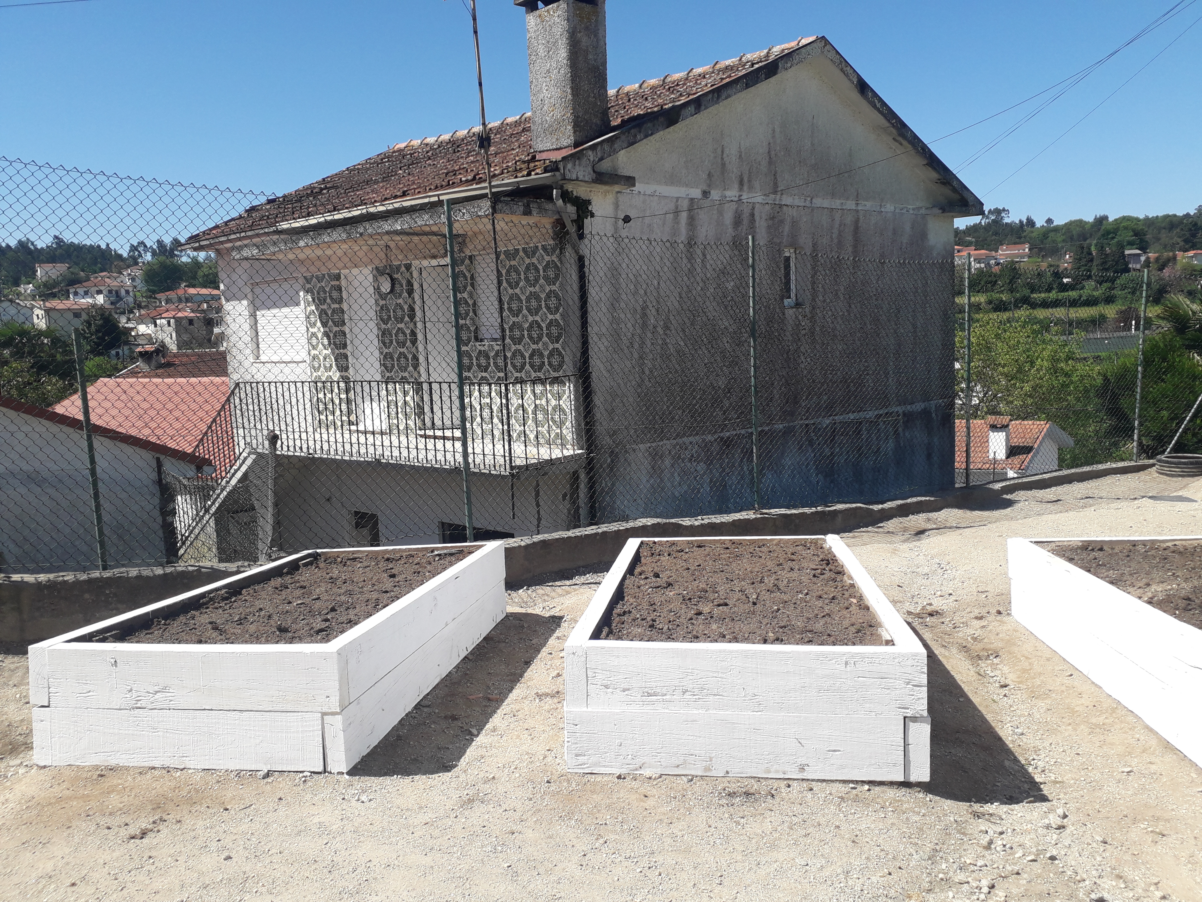 Preparação da terra com matéria orgânica