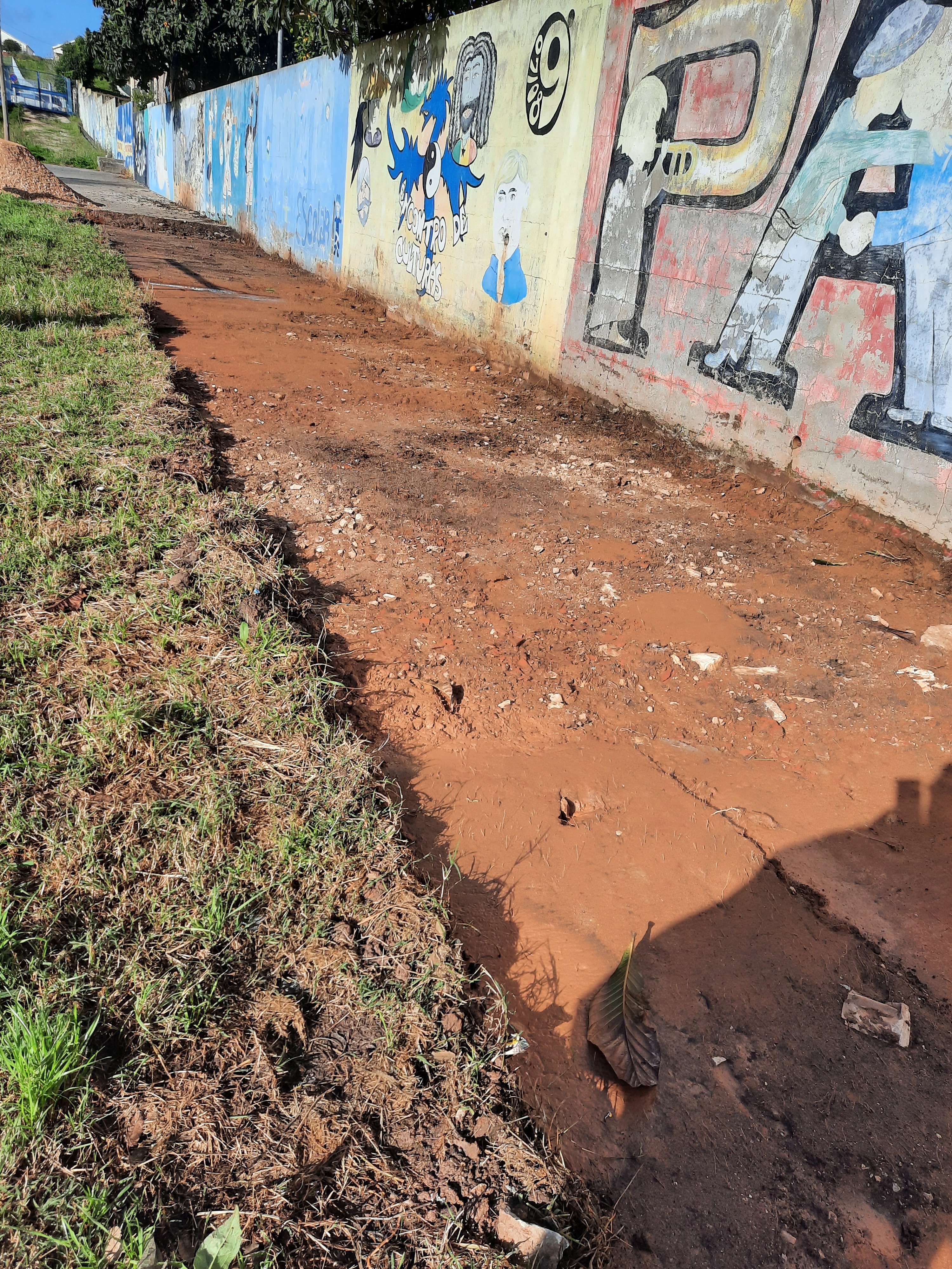 Construção dos caminhos de acesso à horta