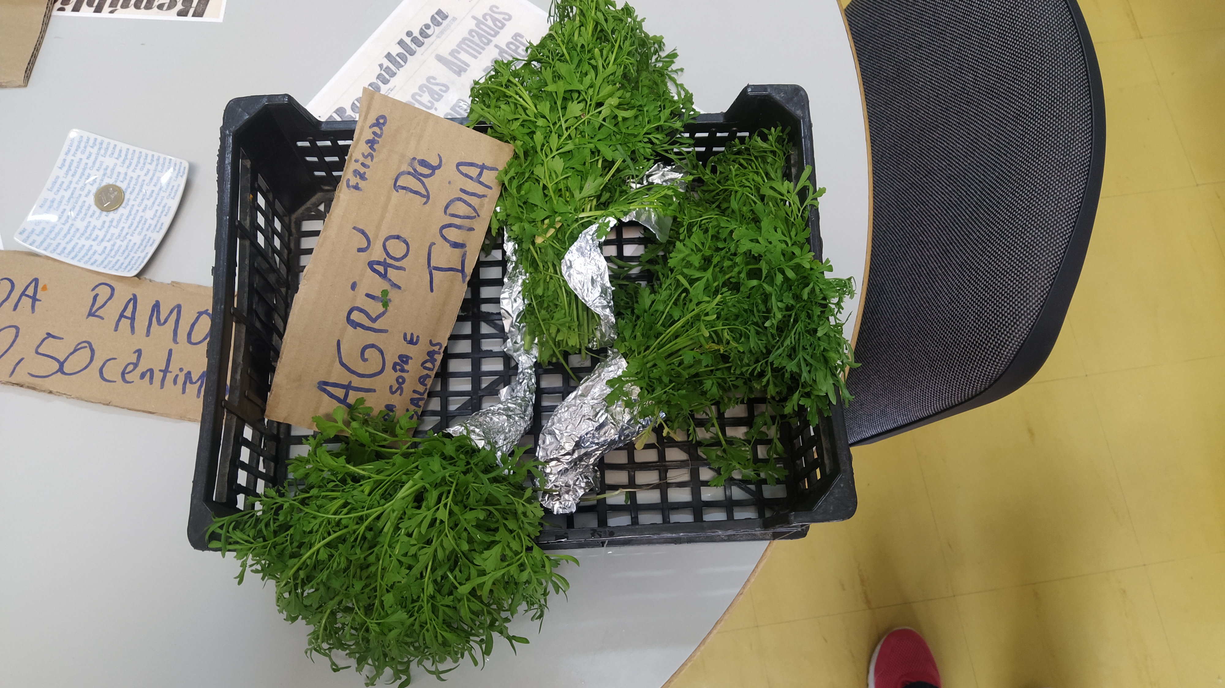 Um bocado dos nossos produtos biológicos à venda na sala de professores e dos assistentes operacionais.