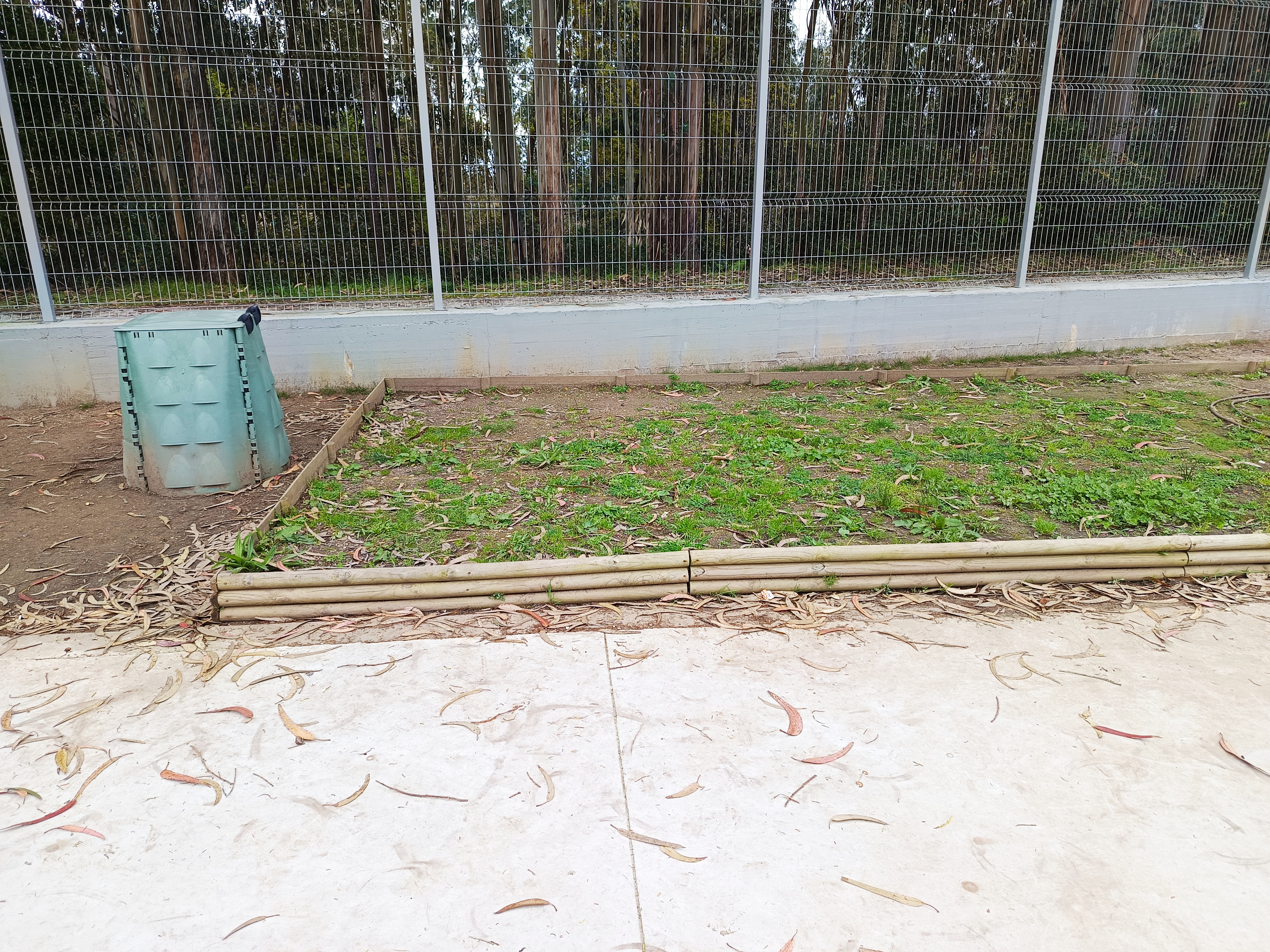 Horta e compostor.