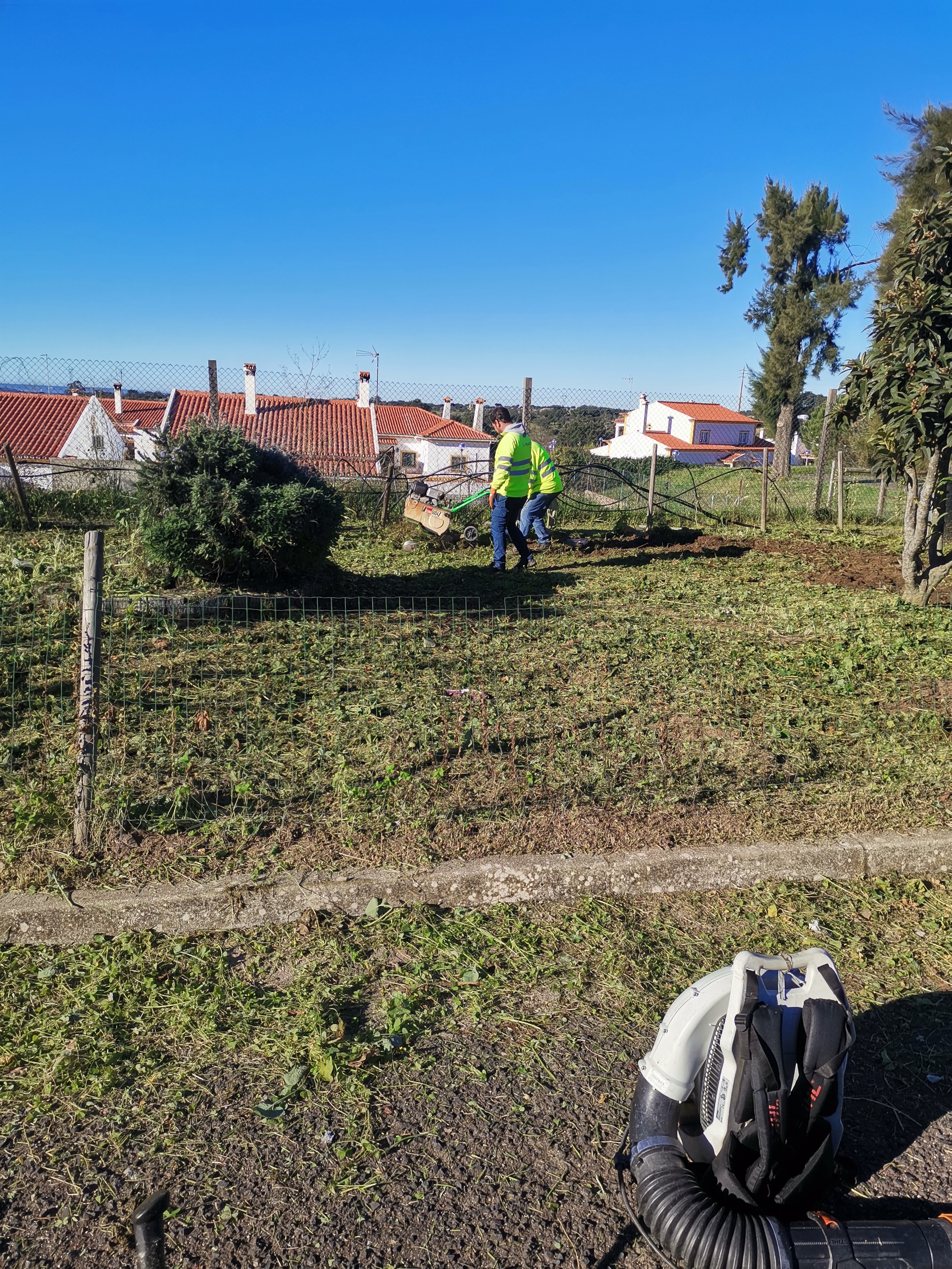 Preparação do terreno com motocultivadora2