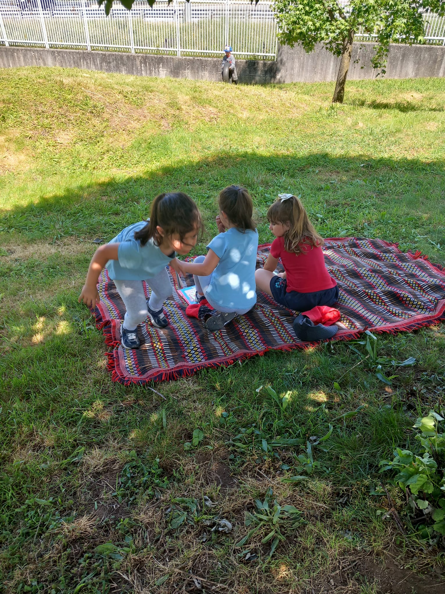 Crianças no jardim.
