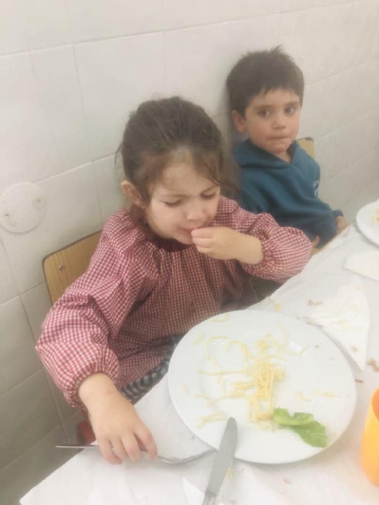 Verde no prato e orgulho no olhar! 
Os nossos pequenos provaram que ser Eco-Escola é também saborear o que se cultiva!