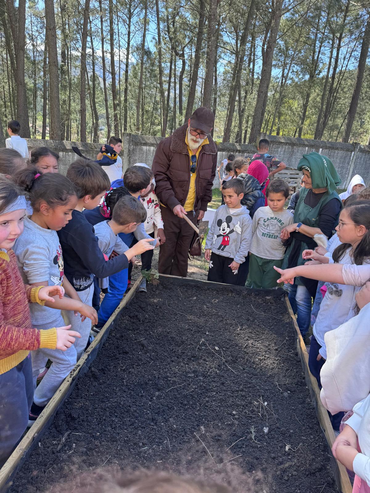 Inauguração da Horta Biológica, um espaço destinado à plantação
de diferentes produtos, a cargo dos alunos.