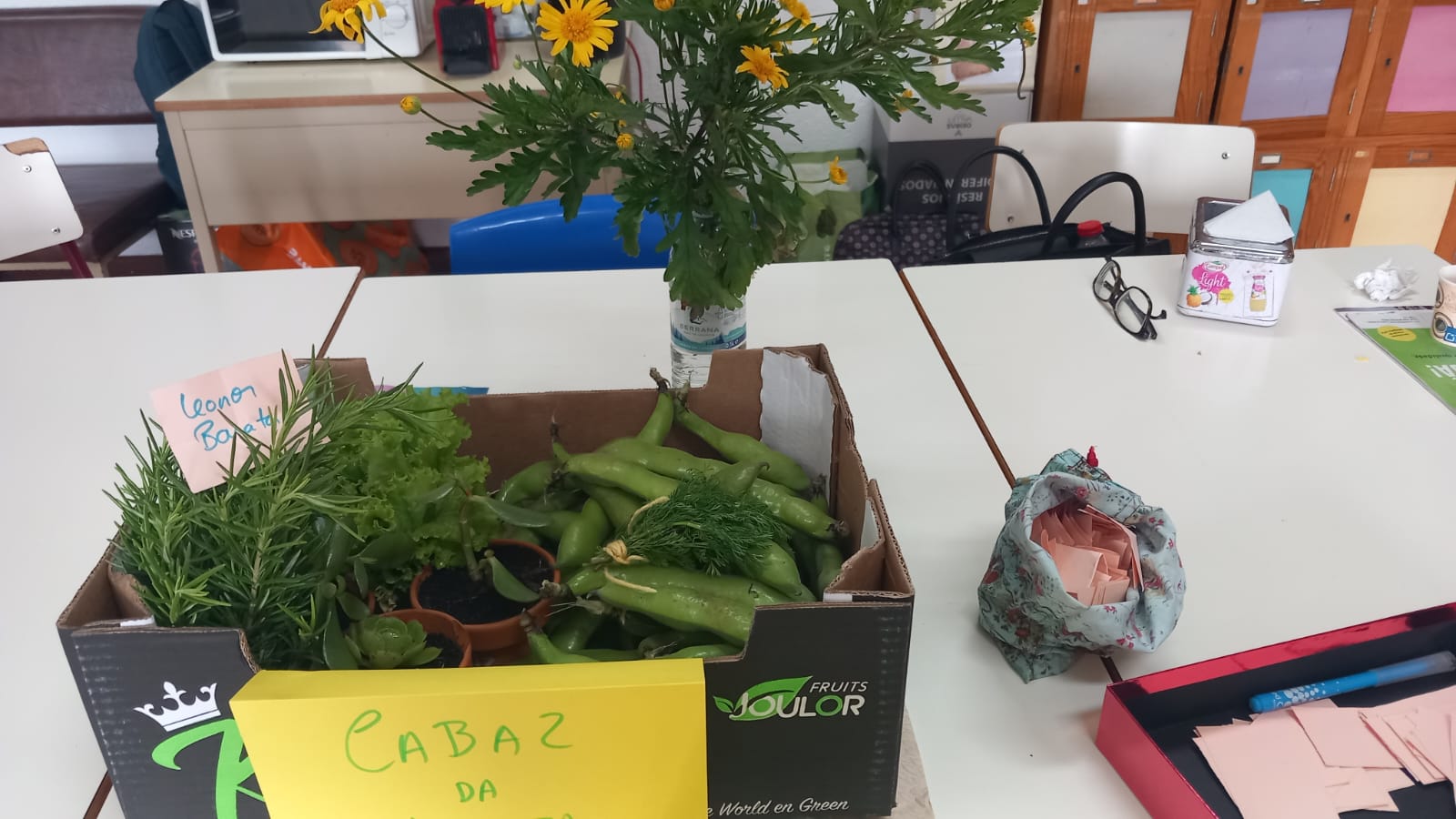 Sorteio do Cabaz da Horta - seleção de produtos da horta e realização de rifas - comunidade educativa.