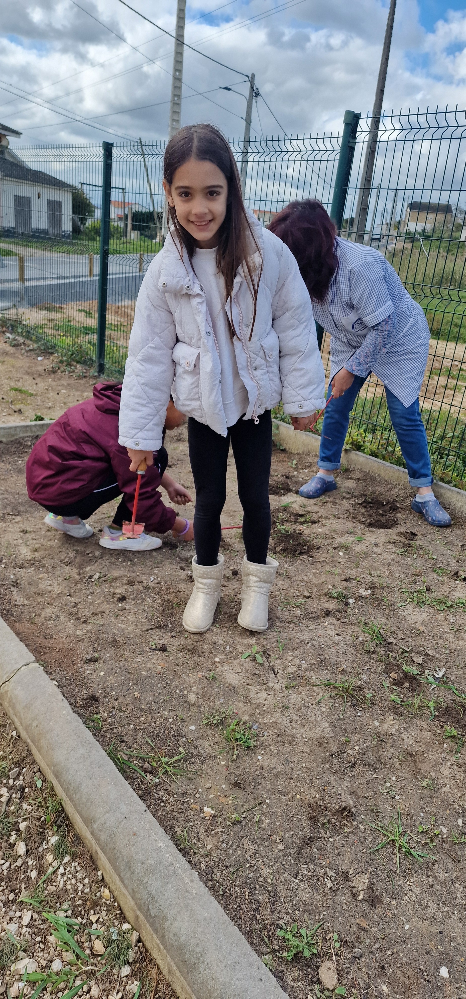 limpeza da horta pelos alunos
