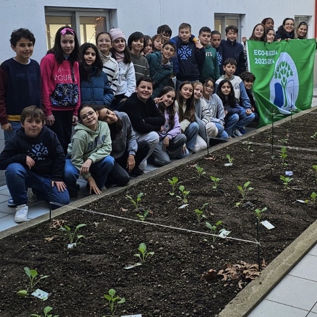 5.ºA e 5.ºB junto à horta