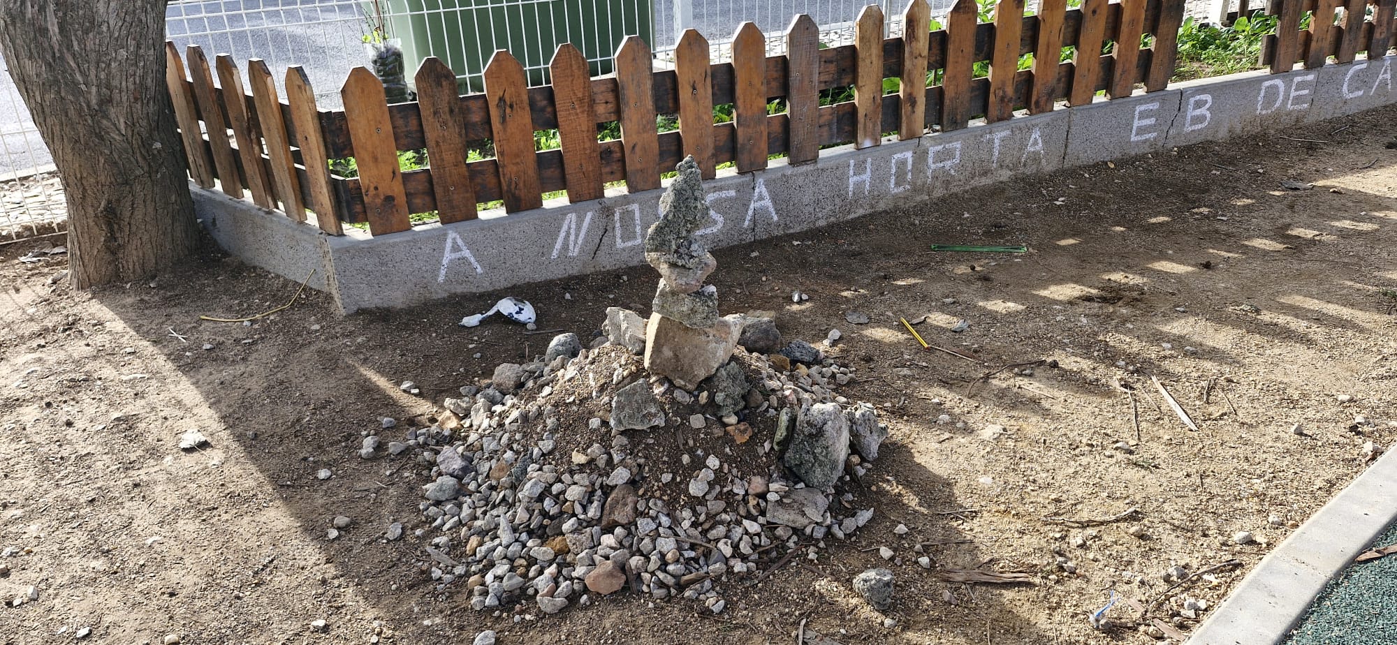 A nossa horta e espaço envolvente encontrava-se "abandonado"...