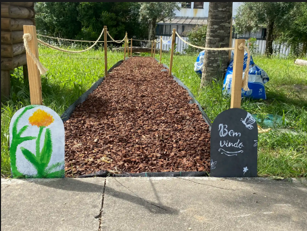 A arte nos caminhos coloridos -  percurso ganha vida com ardósias pintadas
