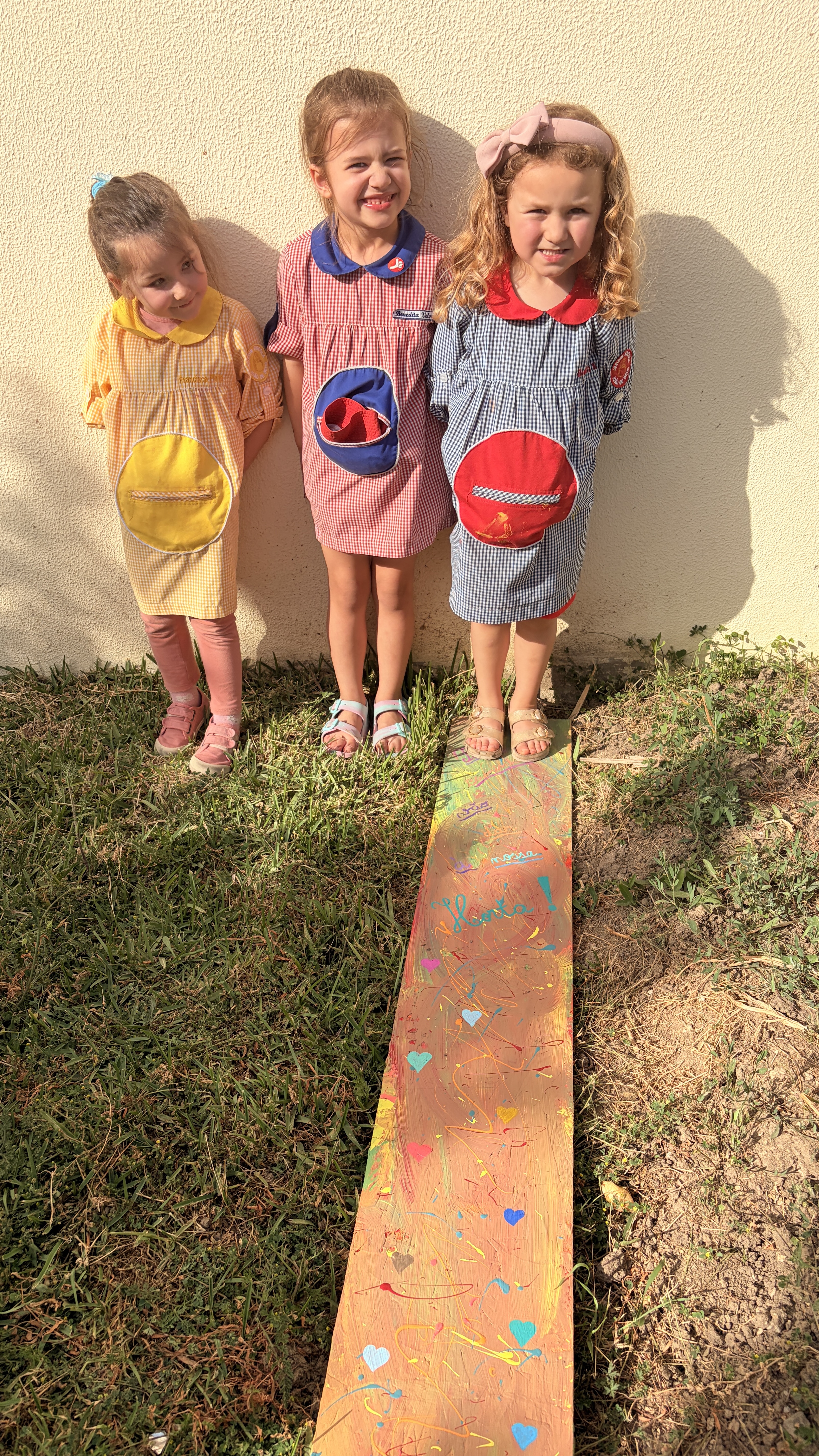 Pintura livre, escreveu-se "todos os caminhos vão dar à nossa horta"