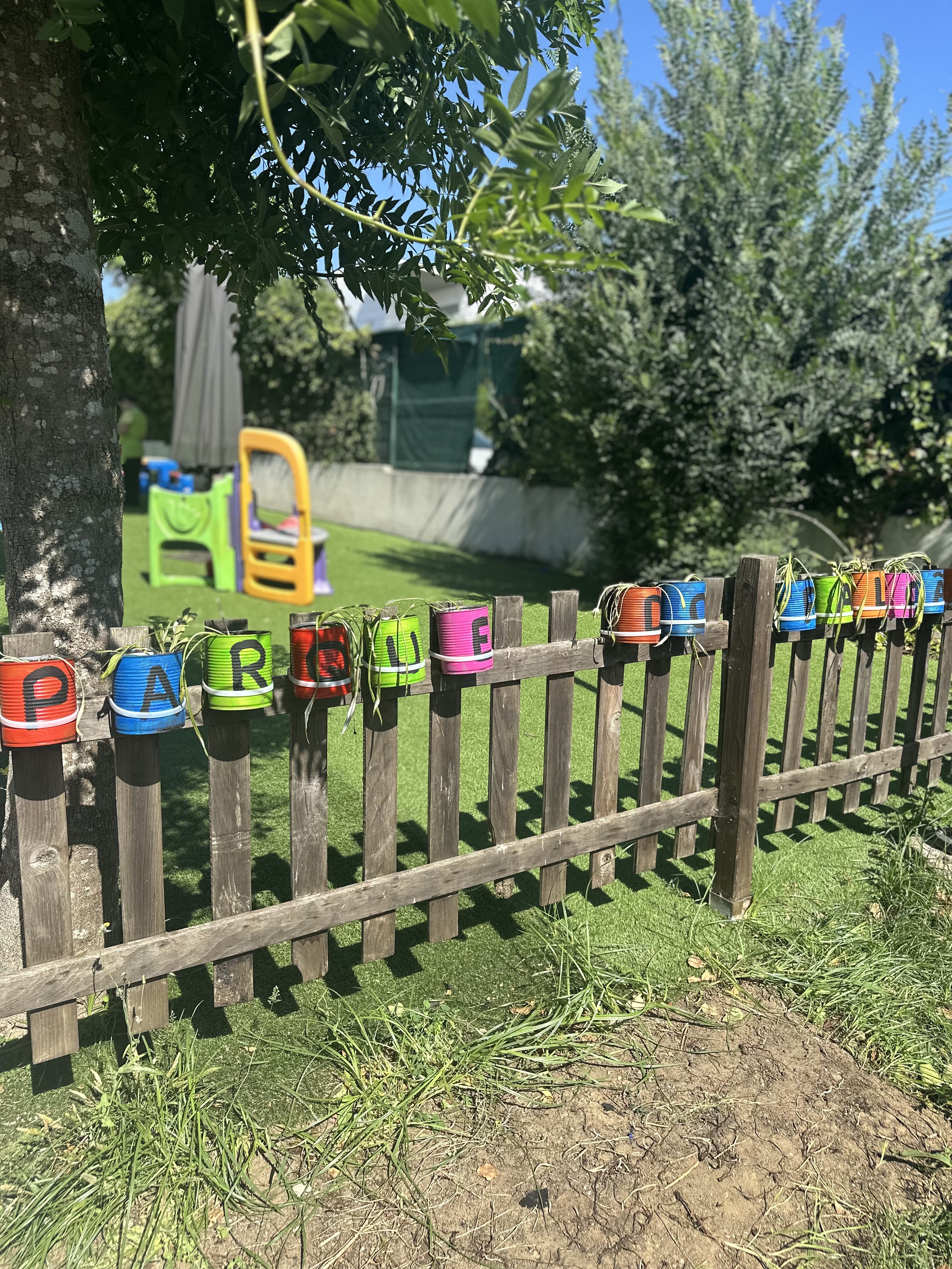 Decoração de vasos com latas