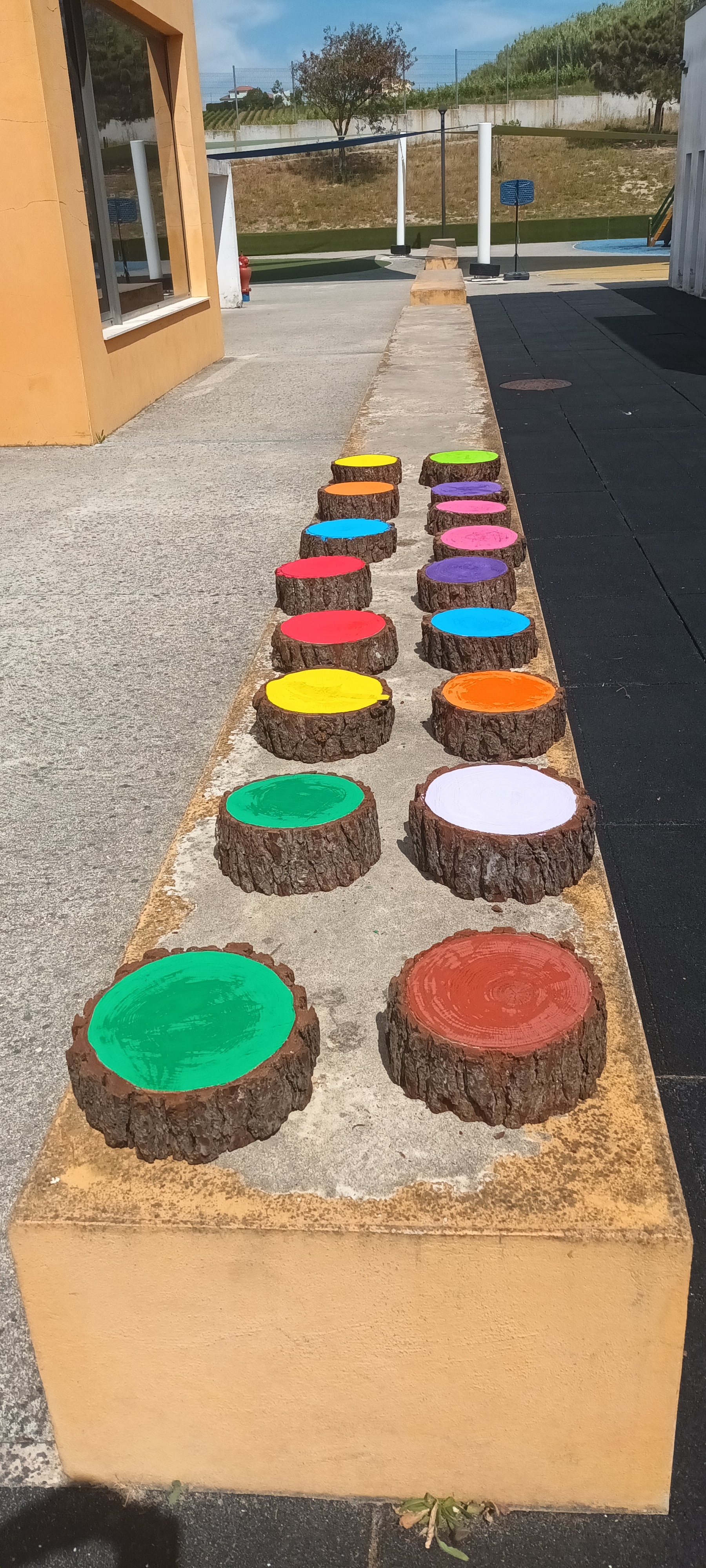 Estudo de cor e pintamos as bases de madeira