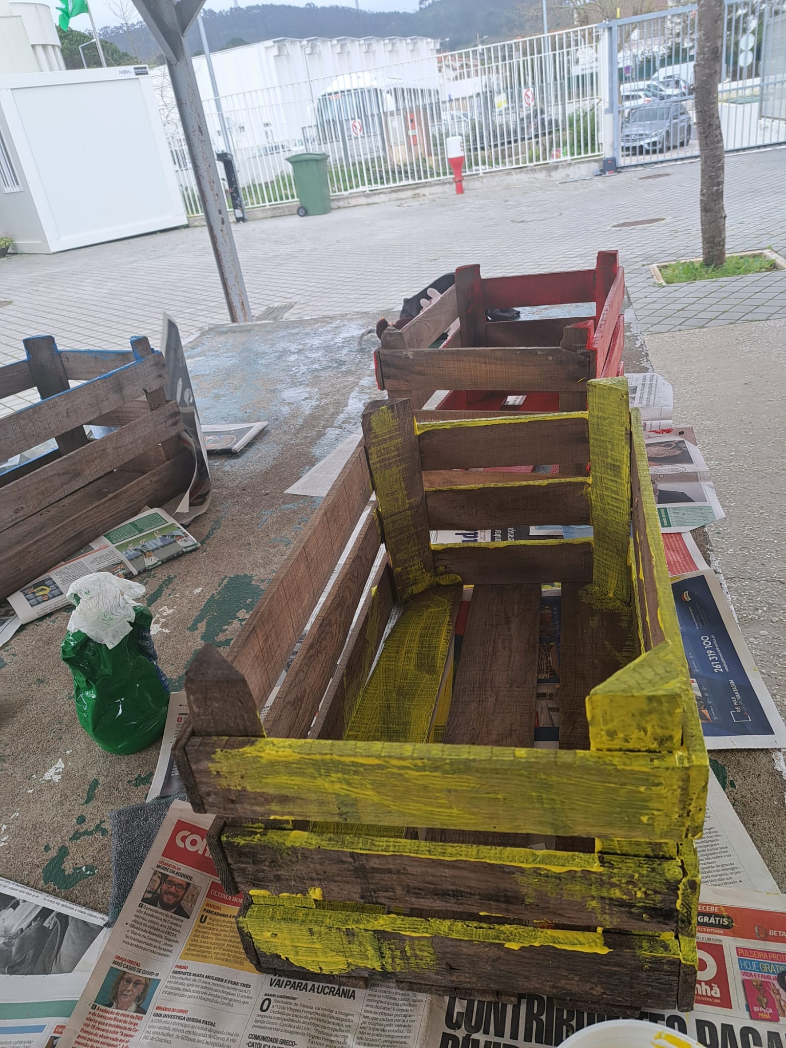 Pintura das caixas.