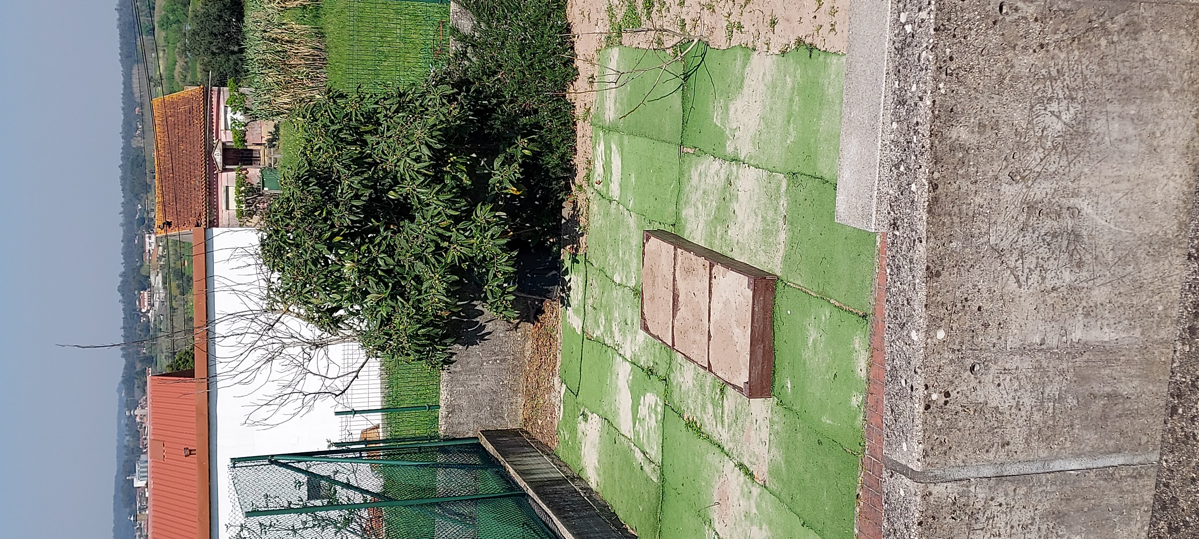 Colocação do canteiro elevado no sítio escolhido e colocação da terra com composto.