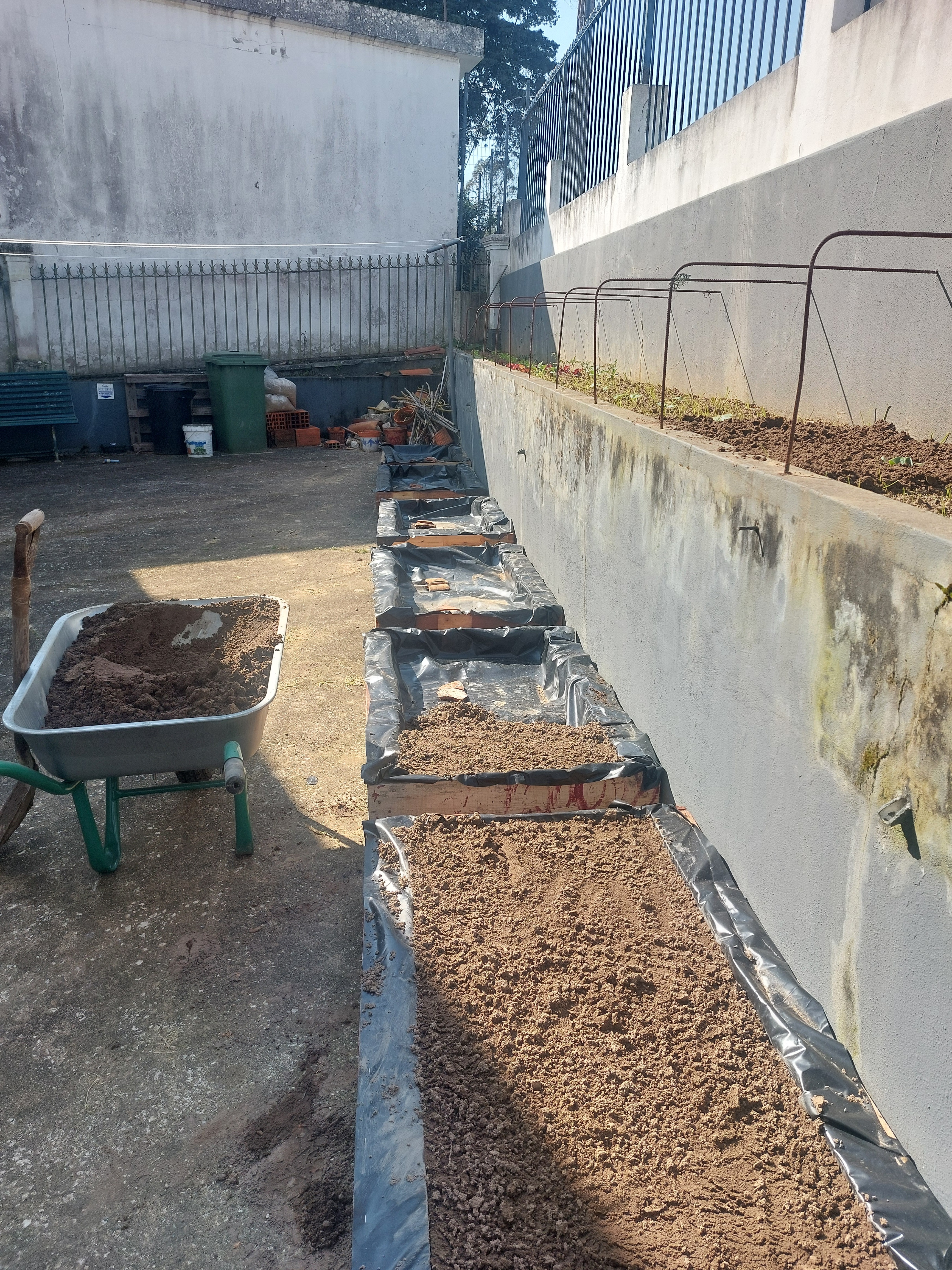 Caixas paletes/horta com terra